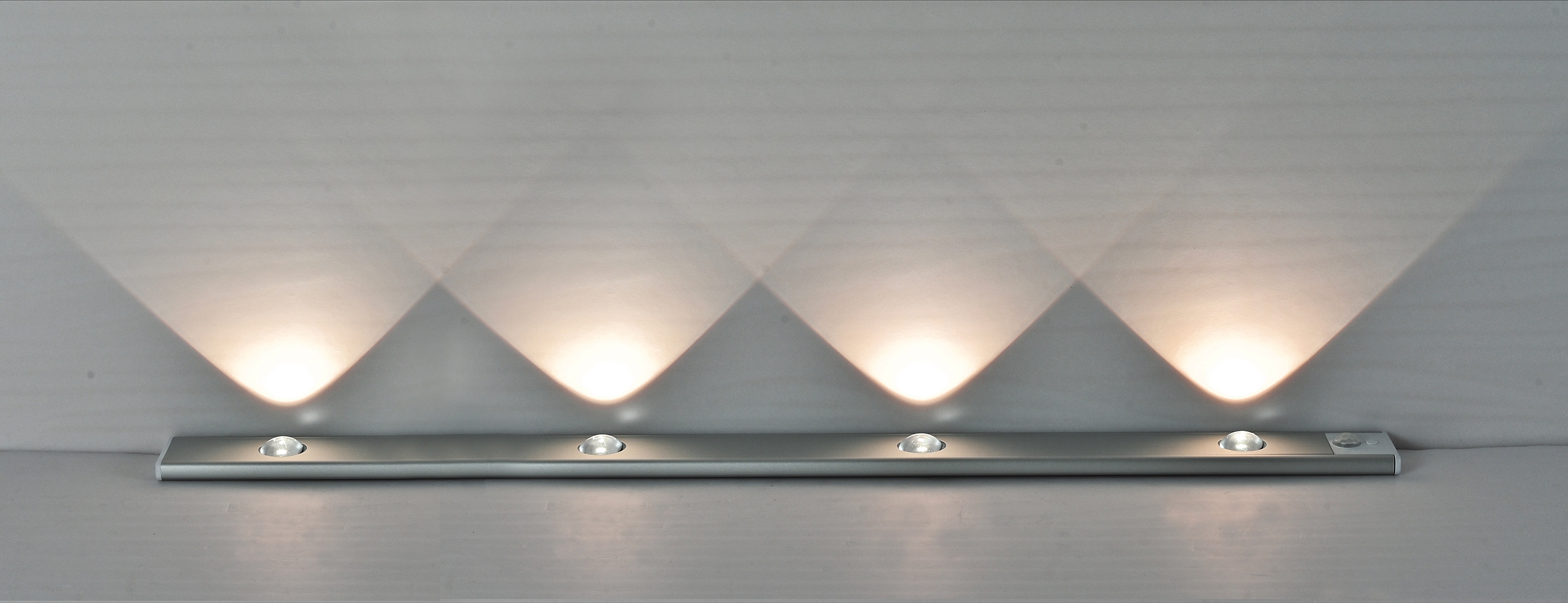 REV LED-Akku-Unterbauleuchten Spot, 2W, CCT, 140lm, warmweiß, neutralweiß, kaltweiß, IP20, silber, 60 cm LED-Akku-Unterbauleuchten REV Spot, 2W, CCT, 140lm, warmwein, neutralweiß, kaltweiß, IP20, silber, 60 cm