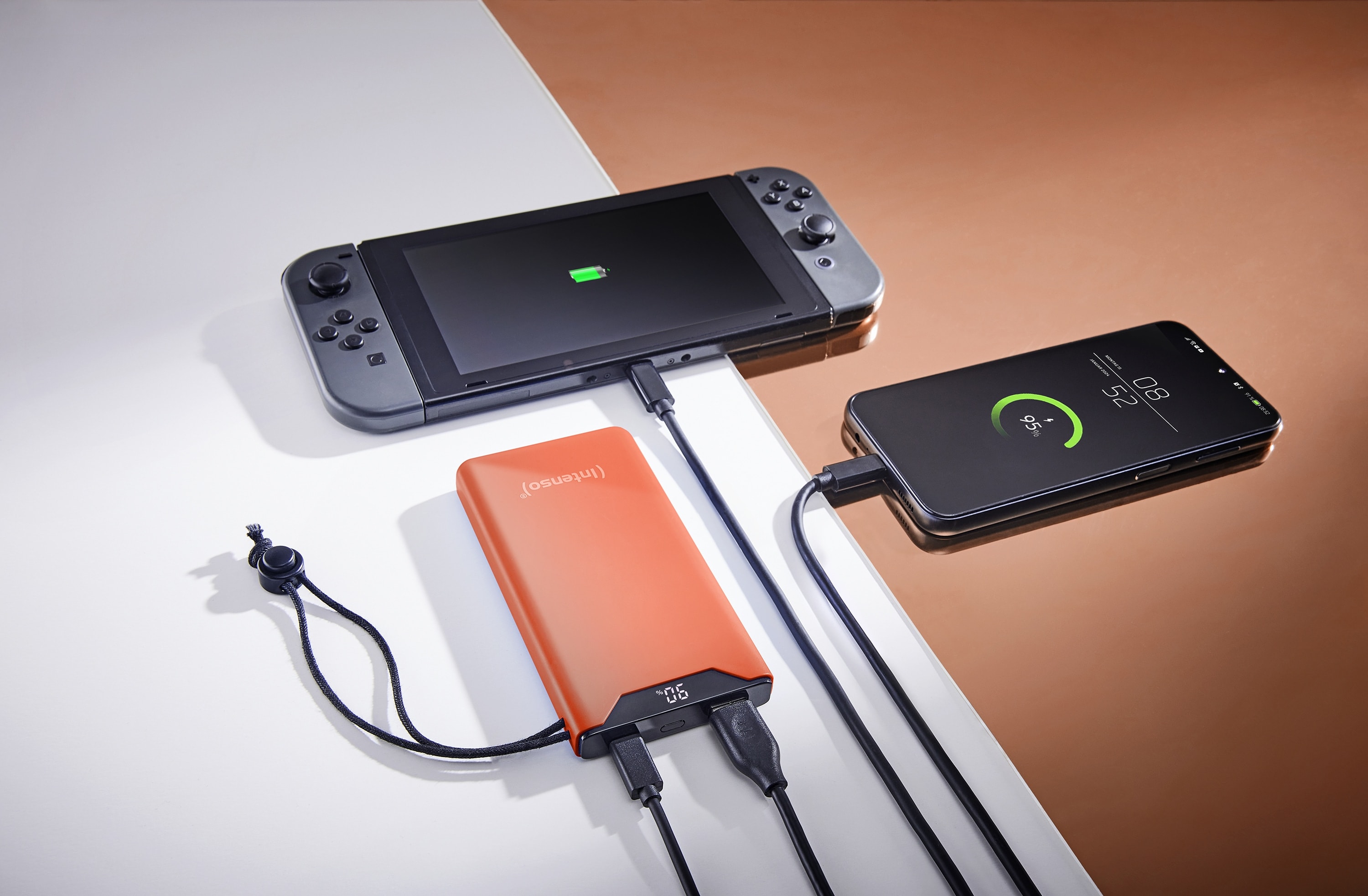 INTENSO USB Powerbank 7332038, F10000, 10.000mAh, 20 W, orange INTENSO USB Powerbank 7332038, F10000, 10.000mAh, 20 W, orange