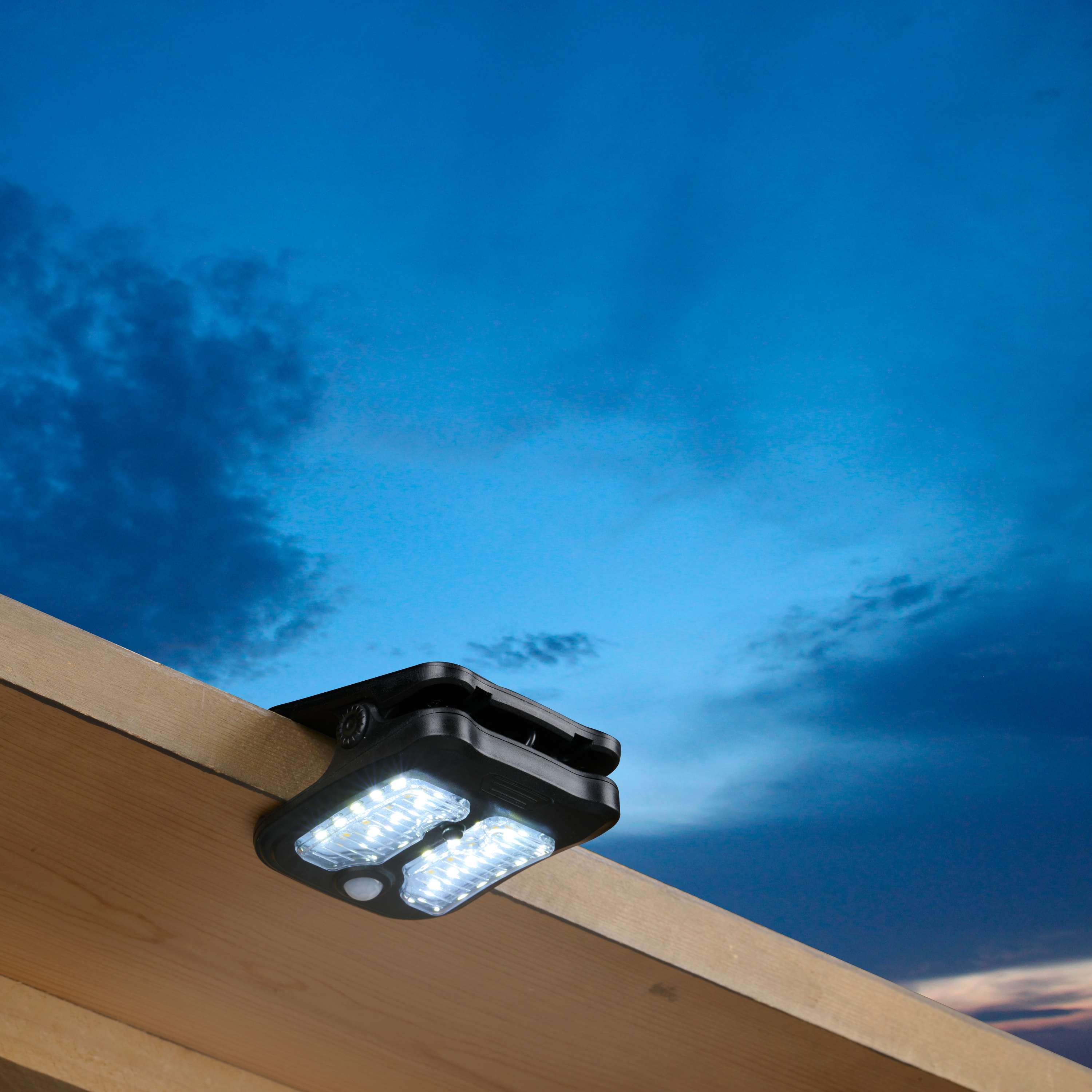 GRUNDIG LED-Solar-Ansteckleuchte 81x54x93 mm