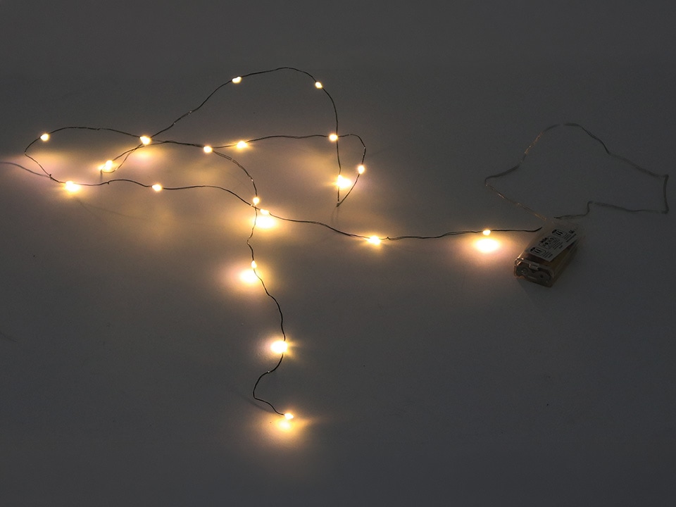 Micro-LED-Lichterkette, Dunkelgrün, 3V, warmweiß, 2,40m Micro-LED-Lichterkette, Dunkelgrün, 3V, warmweiß, 2,40m