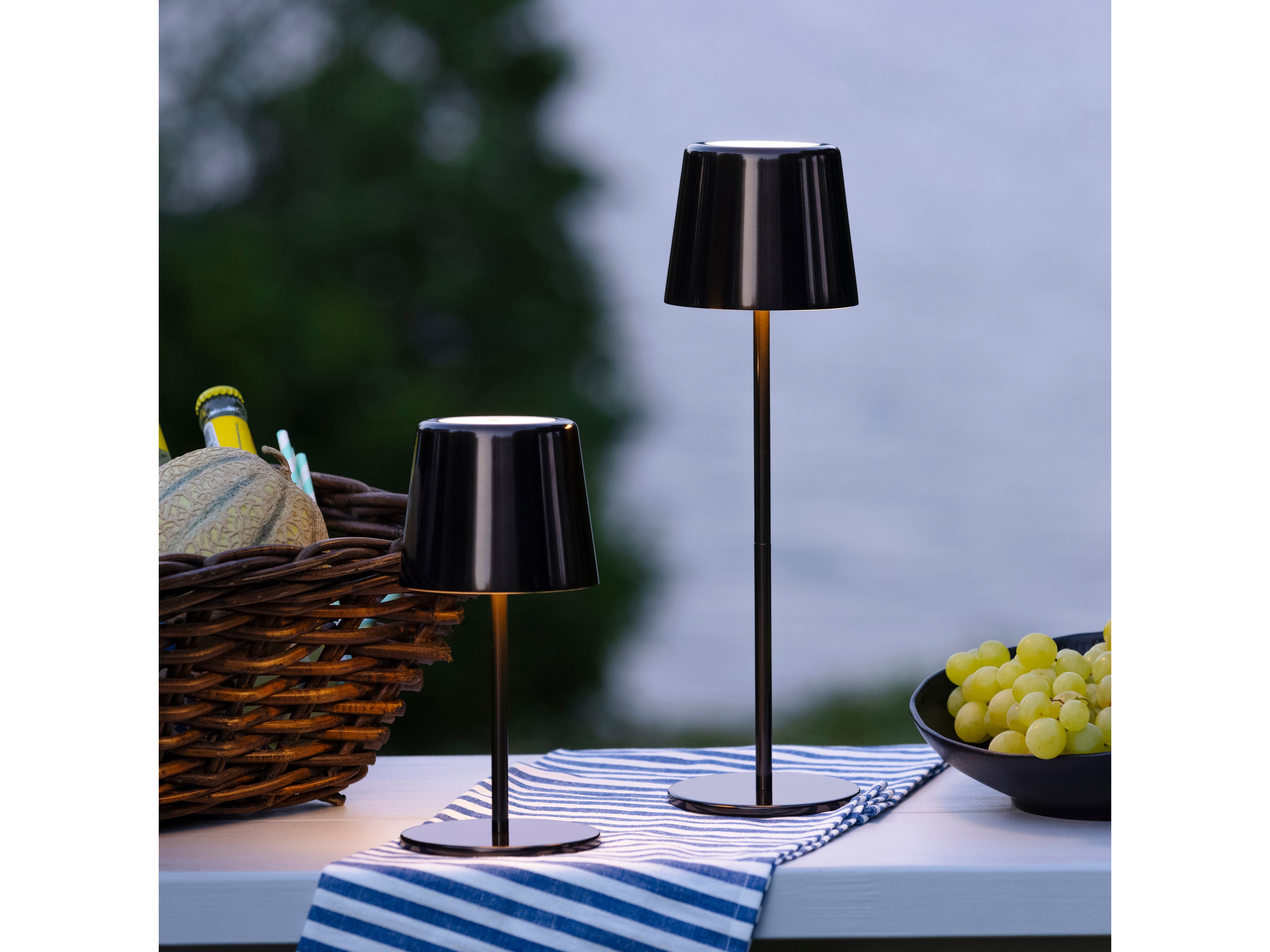 BRILLIANT LED-Akku-Tischleuchte Xaana, 4W, 300lm, CCT, schwarz-chrom BRILLIANT LED-Akku-Tischleuchte Xaana, 4W, 300lm, CCT, schwarz-chrom