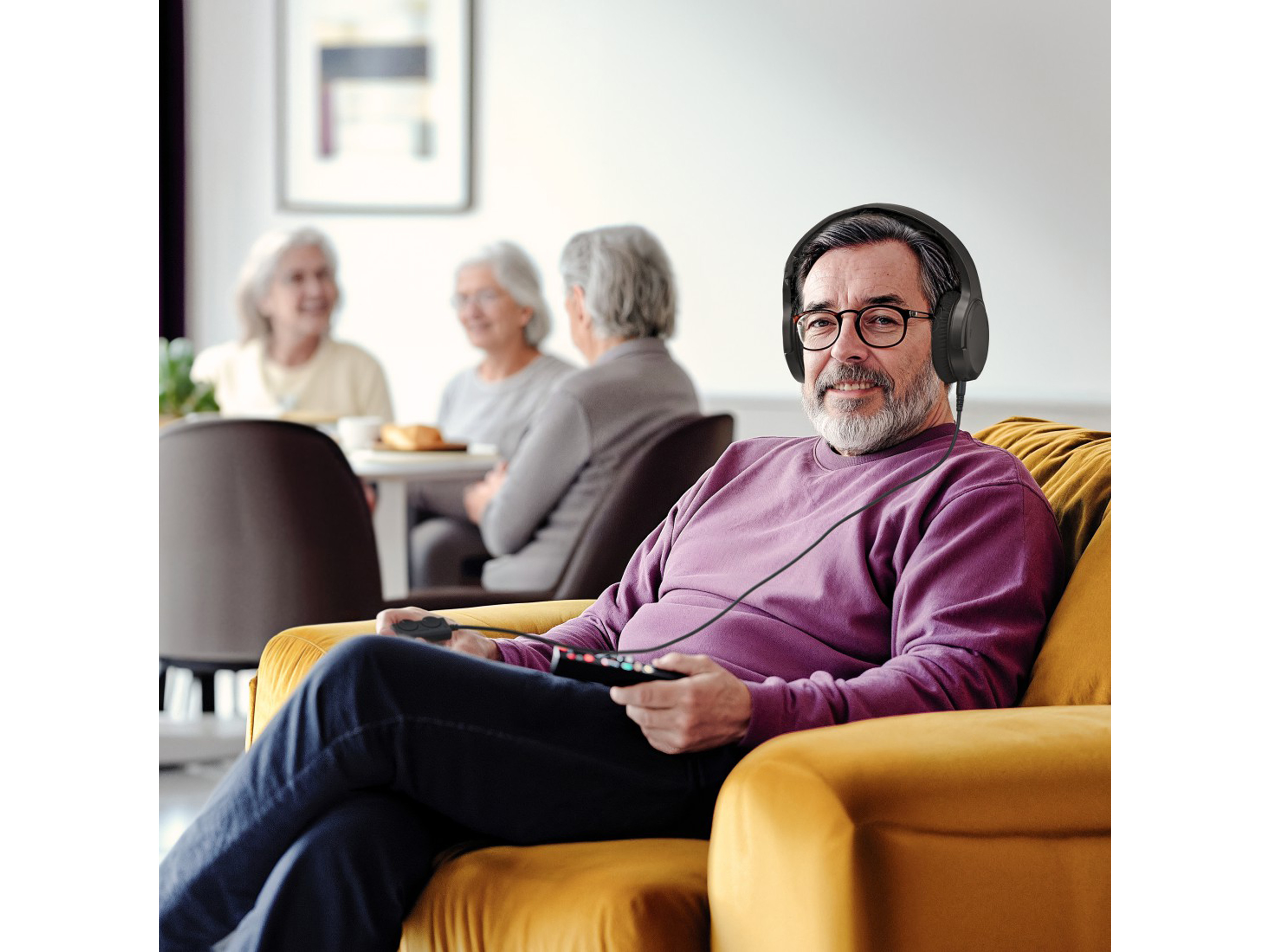 HAMA Fernsehkopfhörer, Over-Ear, 6m Kabel, Lautstärkeregelung, schwarz Fernsehkopfhörer HAMA, Over-Ear, 6m Kabel, Lautstärkeregelung, schwarz
