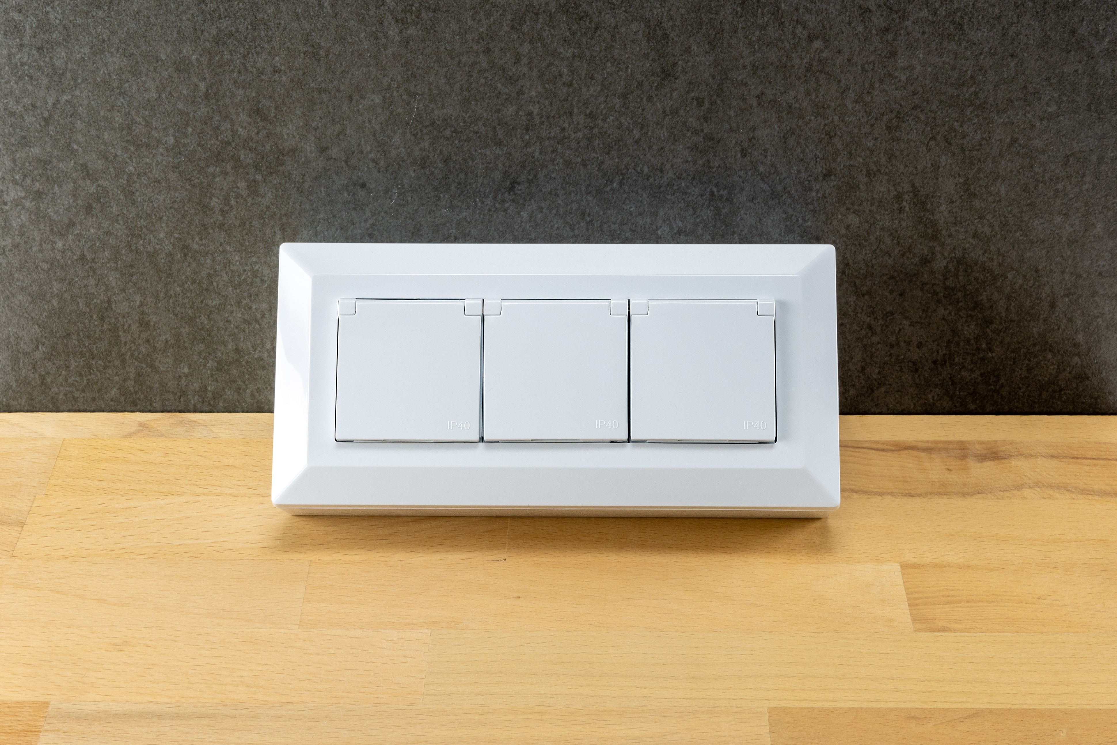 CHILITEC Steckdosenblock 23930, 3-fach, mit Schutzklappen, 250V/16A, weiß