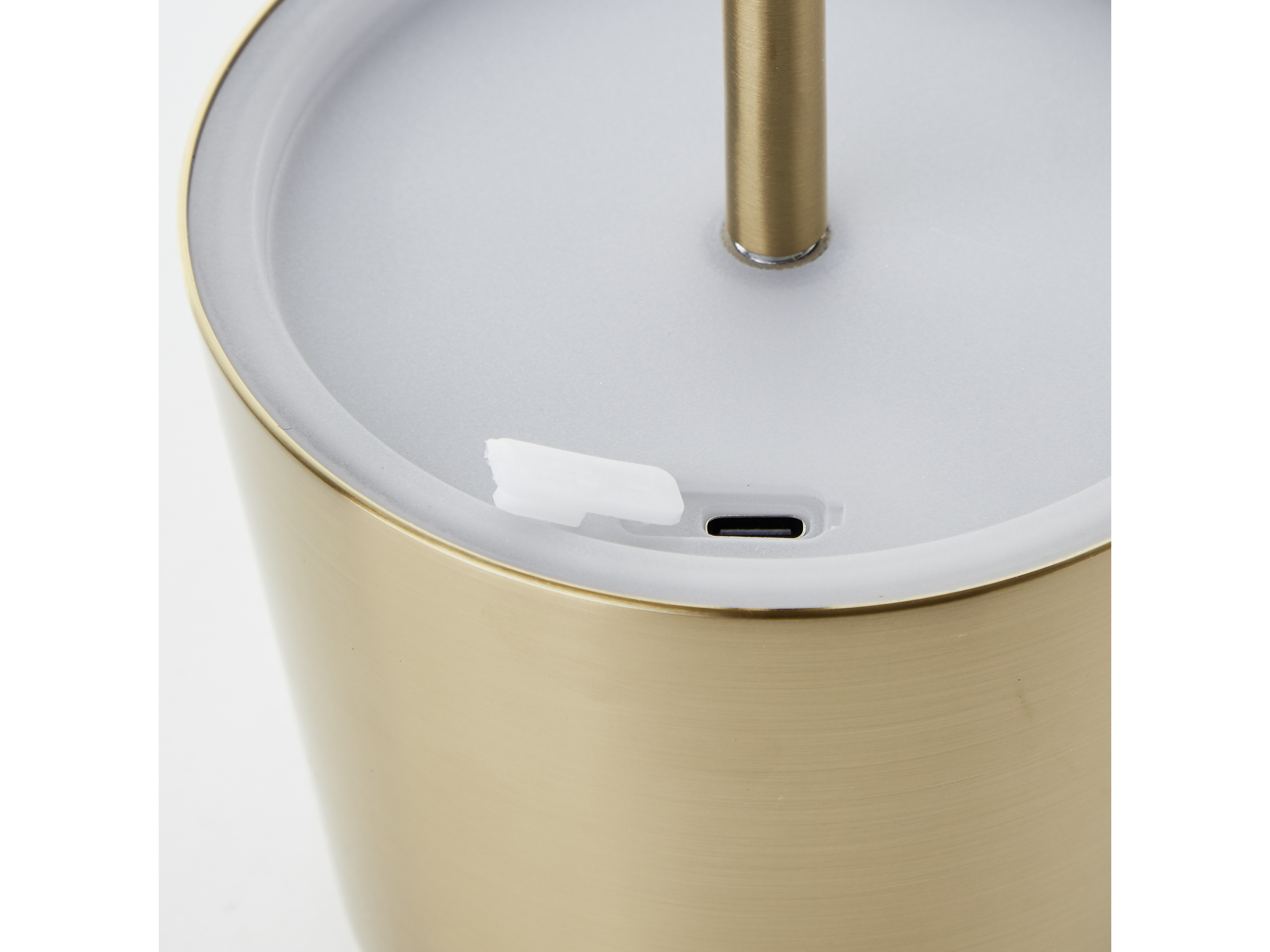 BRILLIANT LED-Akku-Tischleuchte Xaana, 4W, 300lm, CCT, messing-gebürstet BRILLIANT LED-Akku-Tischleuchte Xaana, 4W, 300lm, CCT, messing-gebürstet