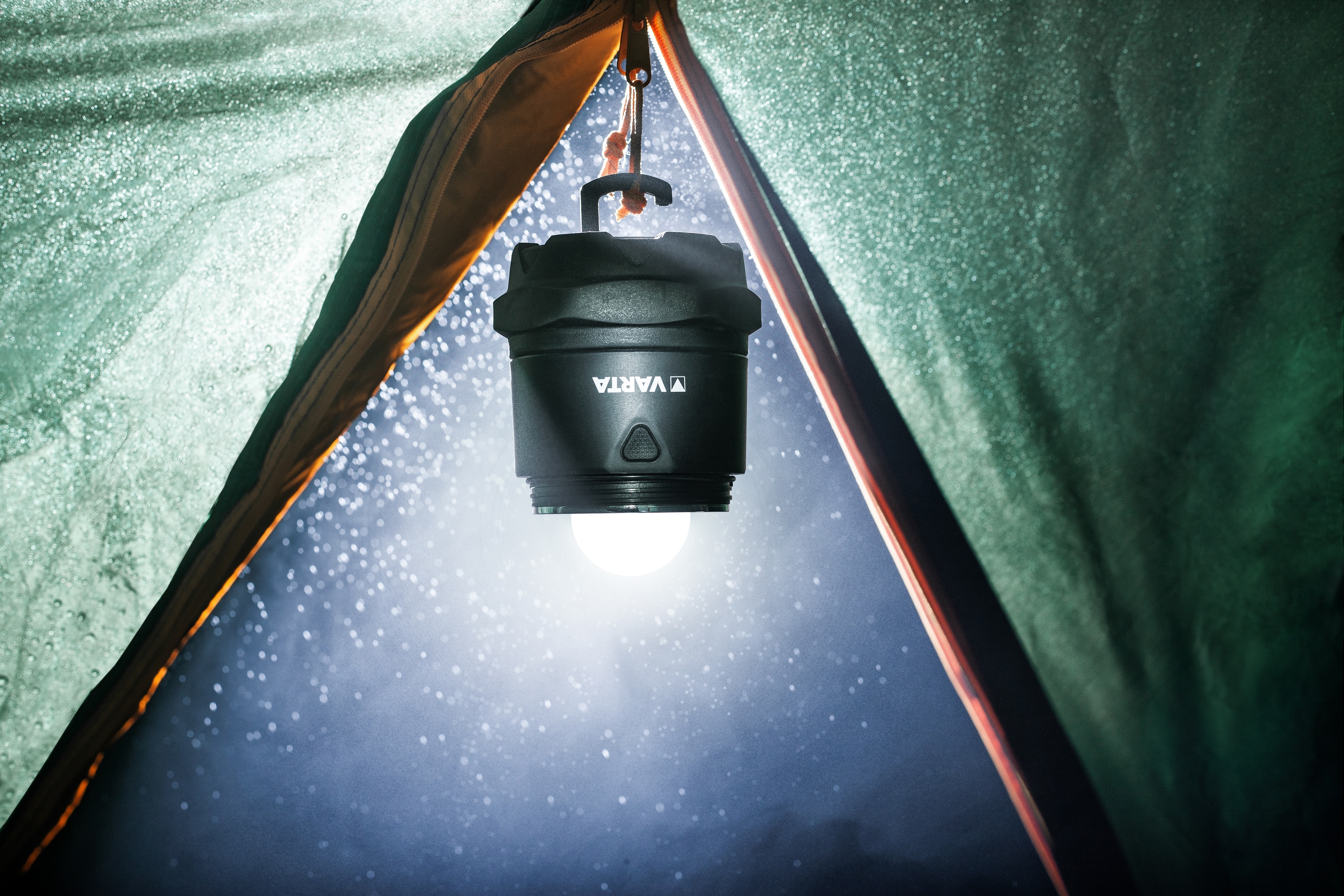 VARTA LED-Camping-Leuchte Indestructible L30 Pro, 450 lm, Batteriebetrieb VARTA LED-Camping-Leuchte Indestructible L30 Pro, 450 lm, Batteriebetrieb