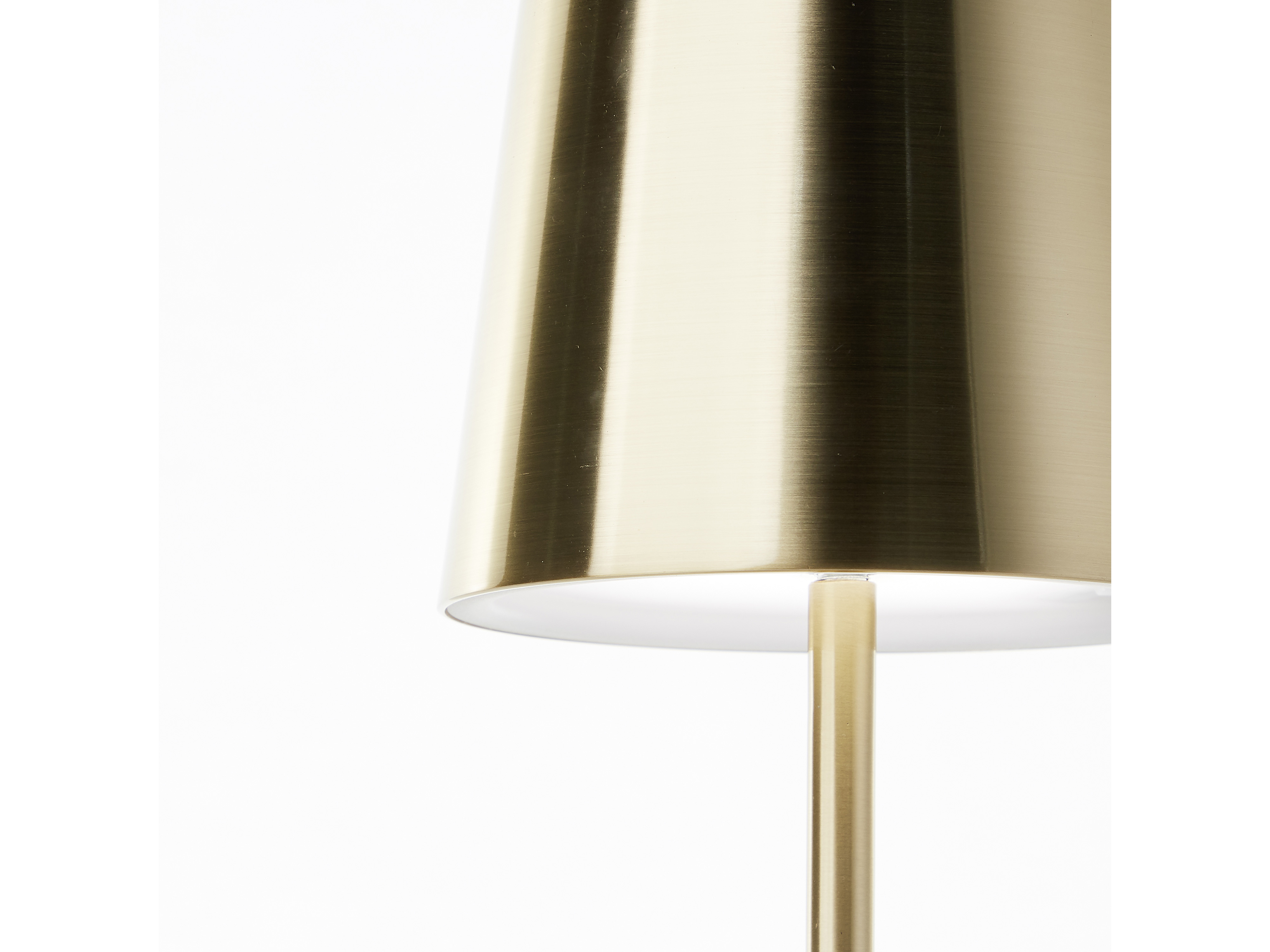 BRILLIANT LED-Akku-Tischleuchte Xaana, 4W, 300lm, CCT, messing-gebürstet BRILLIANT LED-Akku-Tischleuchte Xaana, 4W, 300lm, CCT, messing-gebürstet