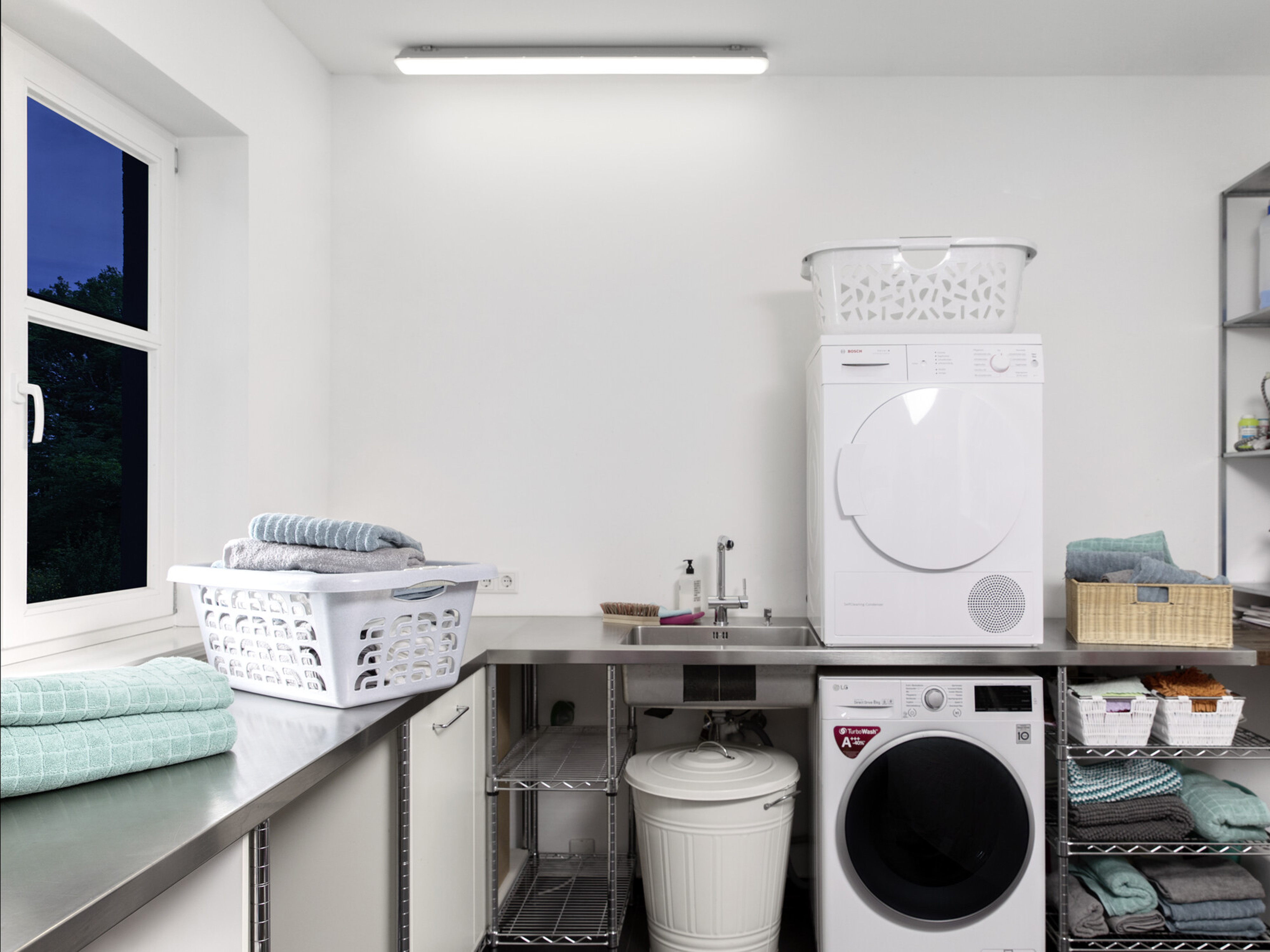OSRAM LED-Feuchtraumleuchte, 48W, 4000lm, 4000K, IP65, neutralweiß, 1,5m OSRAM LED-Feuchtraumleuchte, 48W, 4000lm, 4000K, IP65, neutralweiß, 1,5m