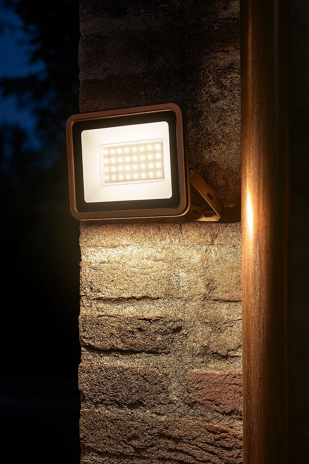 REV LED-Fluter Eco+, 30W, 6500K, 2550lm, kaltweiß, IP65, bronze
