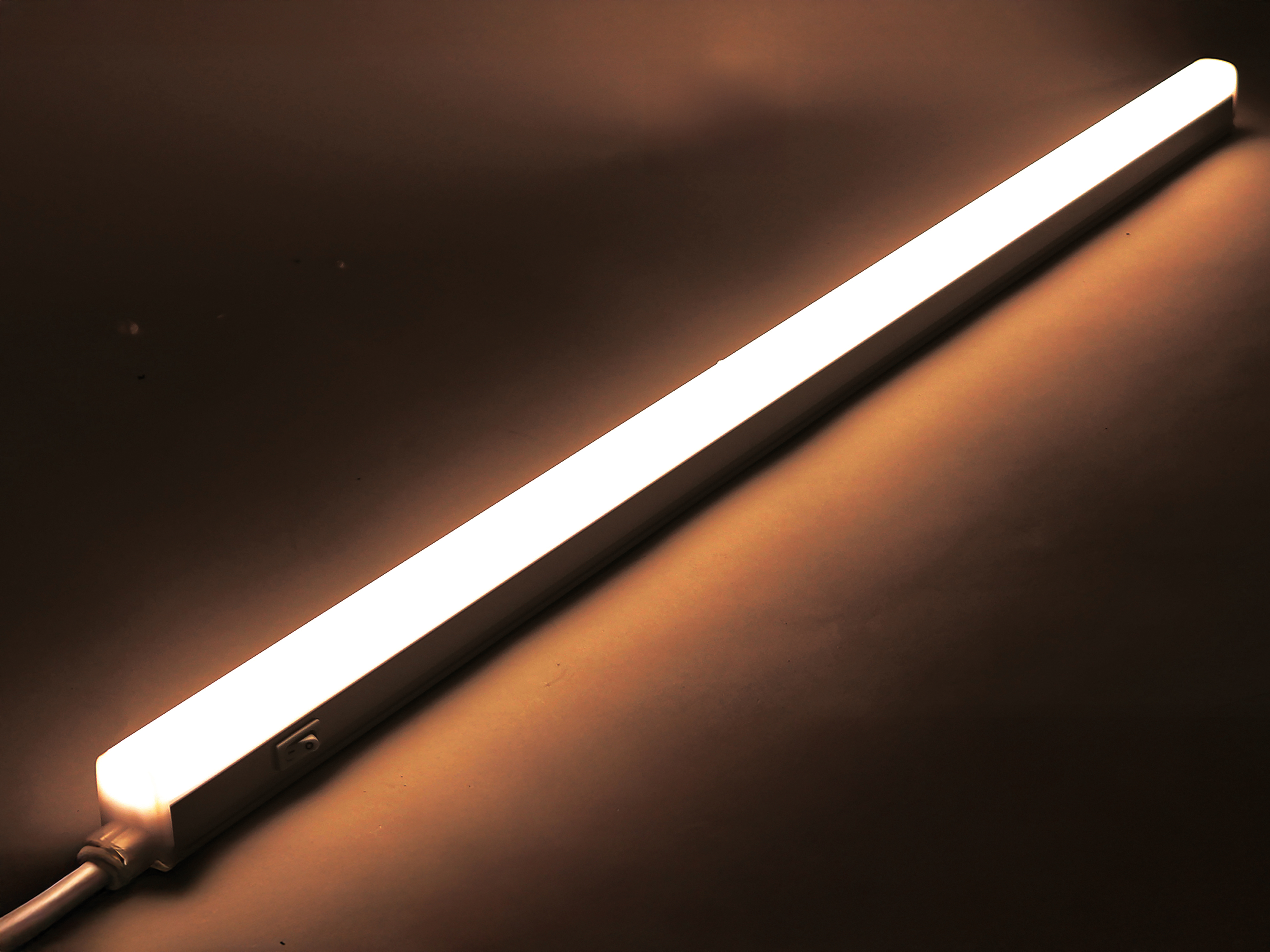 PHILIPS LED-Linearleuchte, 13W, 848 mm, 2700k PHILIPS LED-Linearleuchte, 13W, 848 mm, 2700k