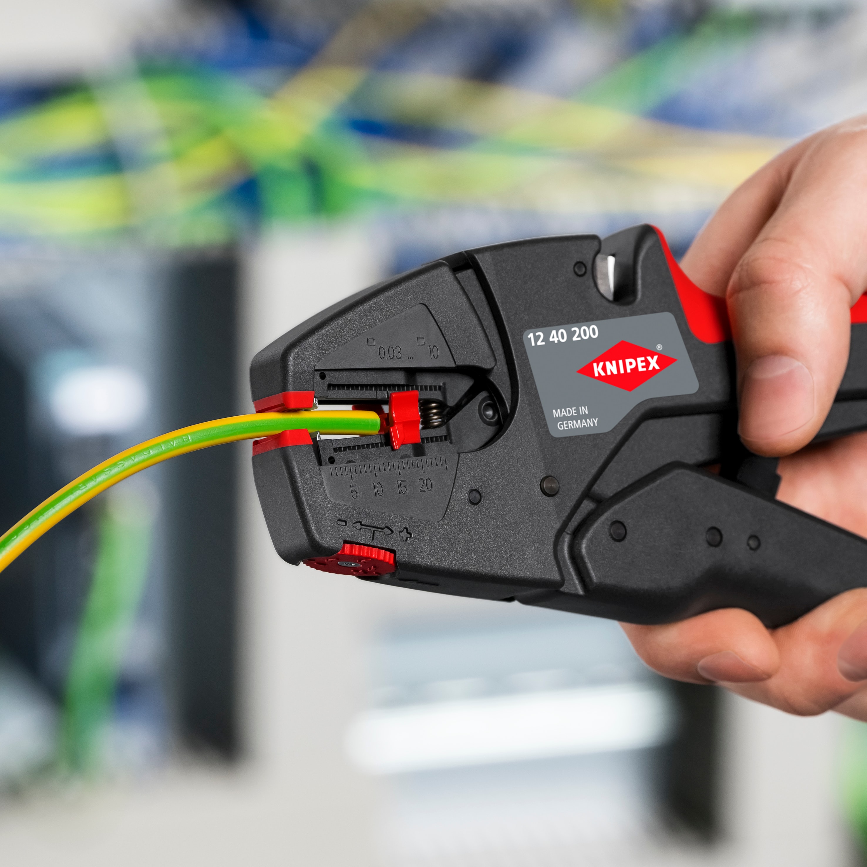 KNIPEX Selbsteinstellende Abisolierzange, 12 40 200 KNIPEX Selbsteinstellende Abisolierzange, 12 40 200
