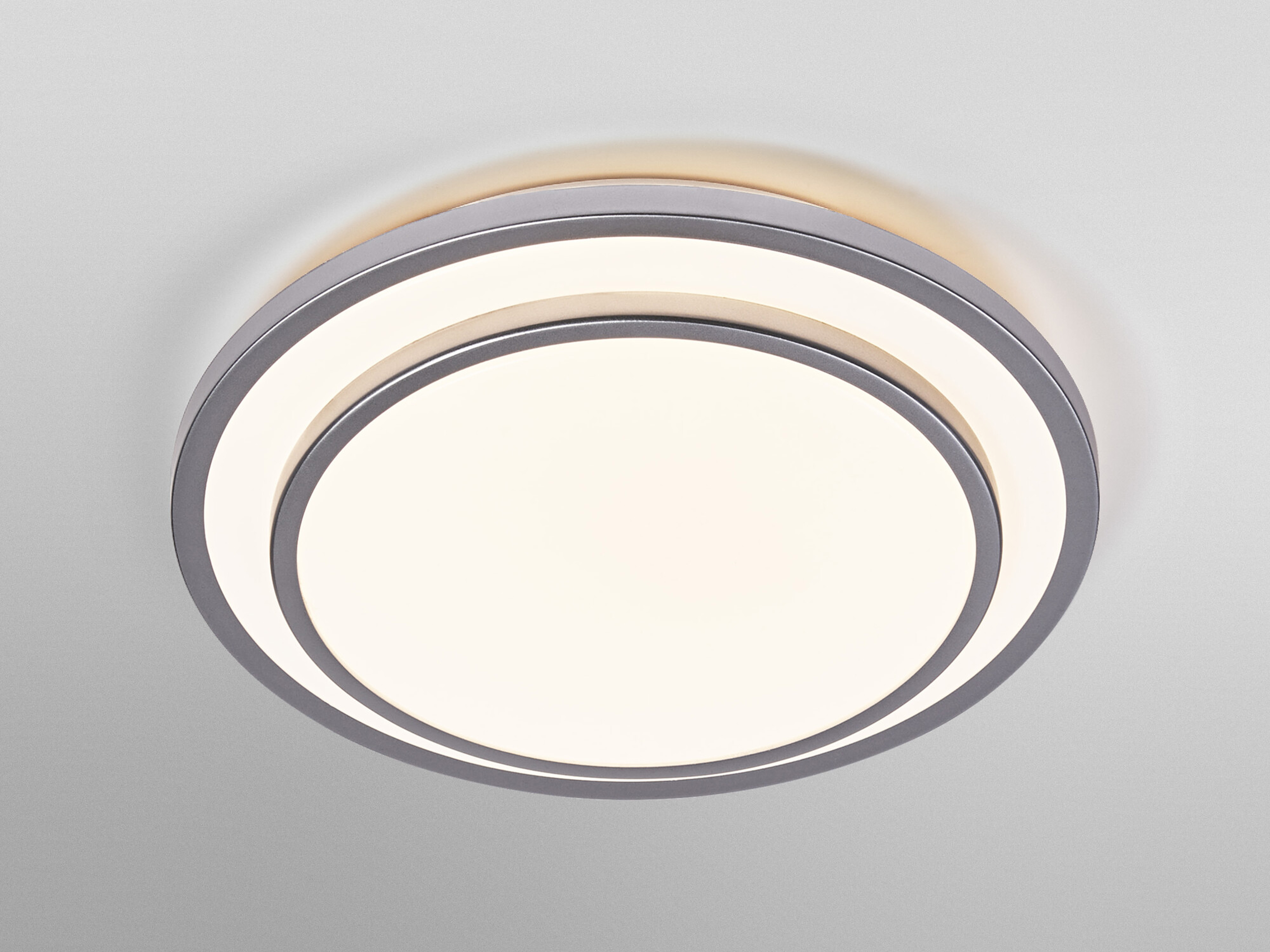OSRAM LED-Deckenleuchte, 16W, 3000K, 1000lm, warmweiß, IP20, silber, Ø30 cm OSRAM LED-Deckenleuchte, 16W, 3000K, 1000lm, warmweiß, IP20, silber, Ø30 cm