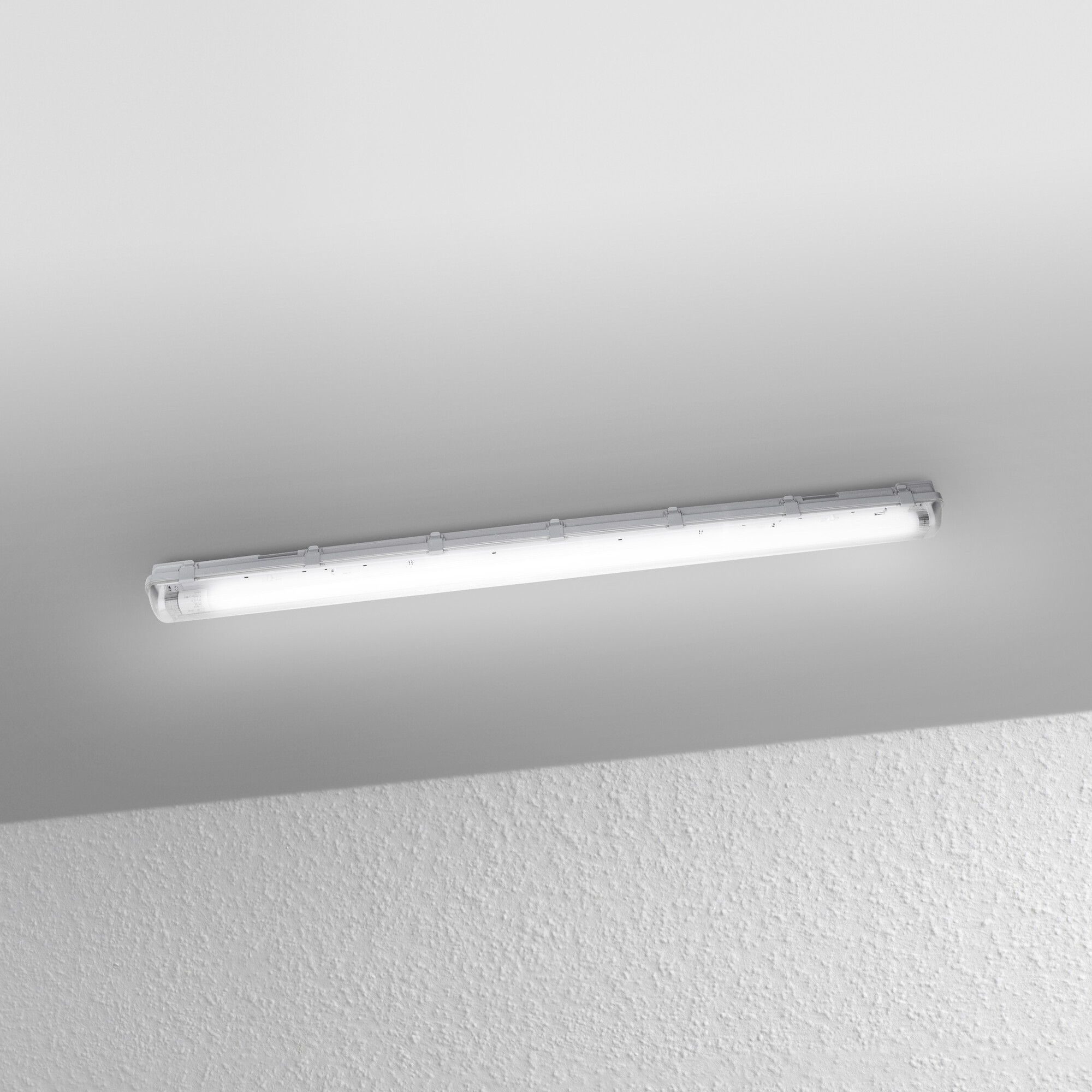 OSRAM LED-Feuchtraumleuchte Submarine, G13, 15 W, 1700 lm, 4000 K, IP65, neutralweiß, 126,1 cm OSRAM LED-Feuchtraumleuchte Submarine, G13, 15 W, 1700 lm, 4000 K, IP65, neutralweiß, 126,1 cm
