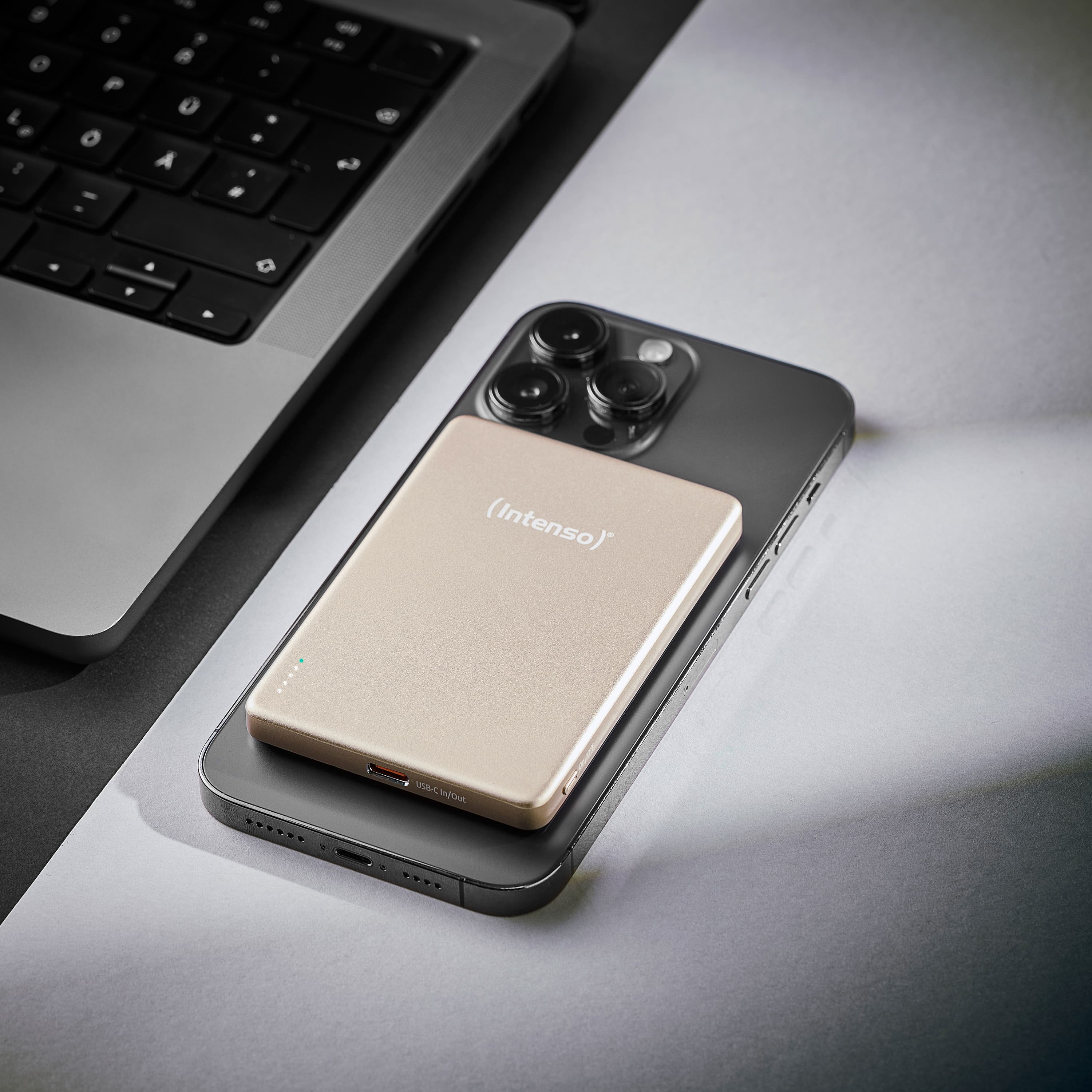 INTENSO Powerbank Magnetic Wireless, MW 5000, 5000 mAh, champange Powerbank INTENSO Magnetic Wireless, MW 5000, 5000 mAh, champange