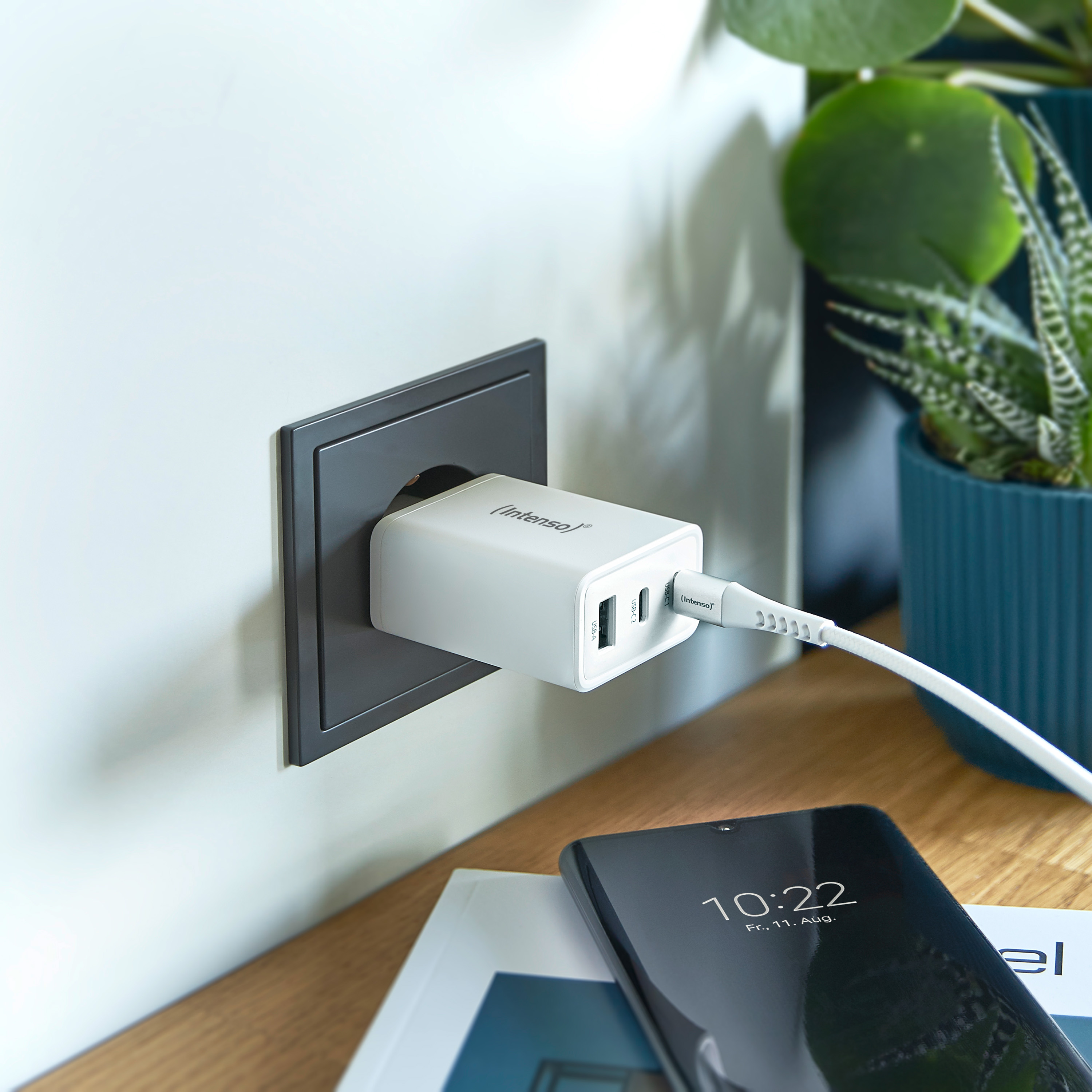 INTENSO USB-Ladegerät W65ACC 1 x USB-A und 2 x USB-C GAN,65 Watt INTENSO USB-Ladegerät W65ACC 1 x USB-A und 2 x USB-C GAN,65 Watt