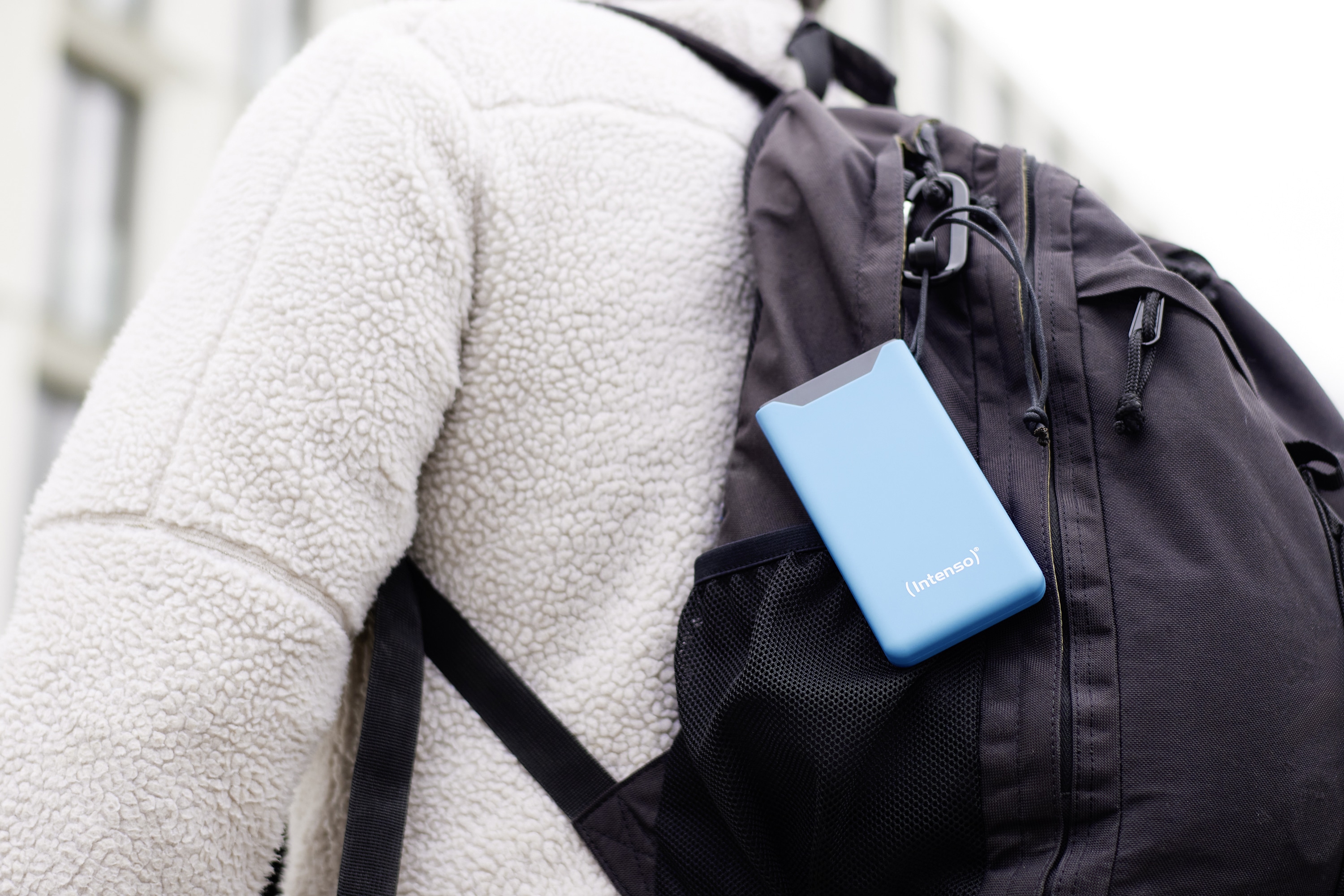 INTENSO USB Powerbank 7332035, F10000, 10.000mAh, 20 W, blau INTENSO USB Powerbank 7332035, F10000, 10.000mAh, 20 W, blau