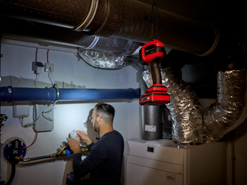 EINHELL Akku-Lampe TC-CL 350 Li Kit (1x 4,0 Ah) EINHELL Akku-Lampe TC-CL 300 Li Kit (1x 4,0 Ah)