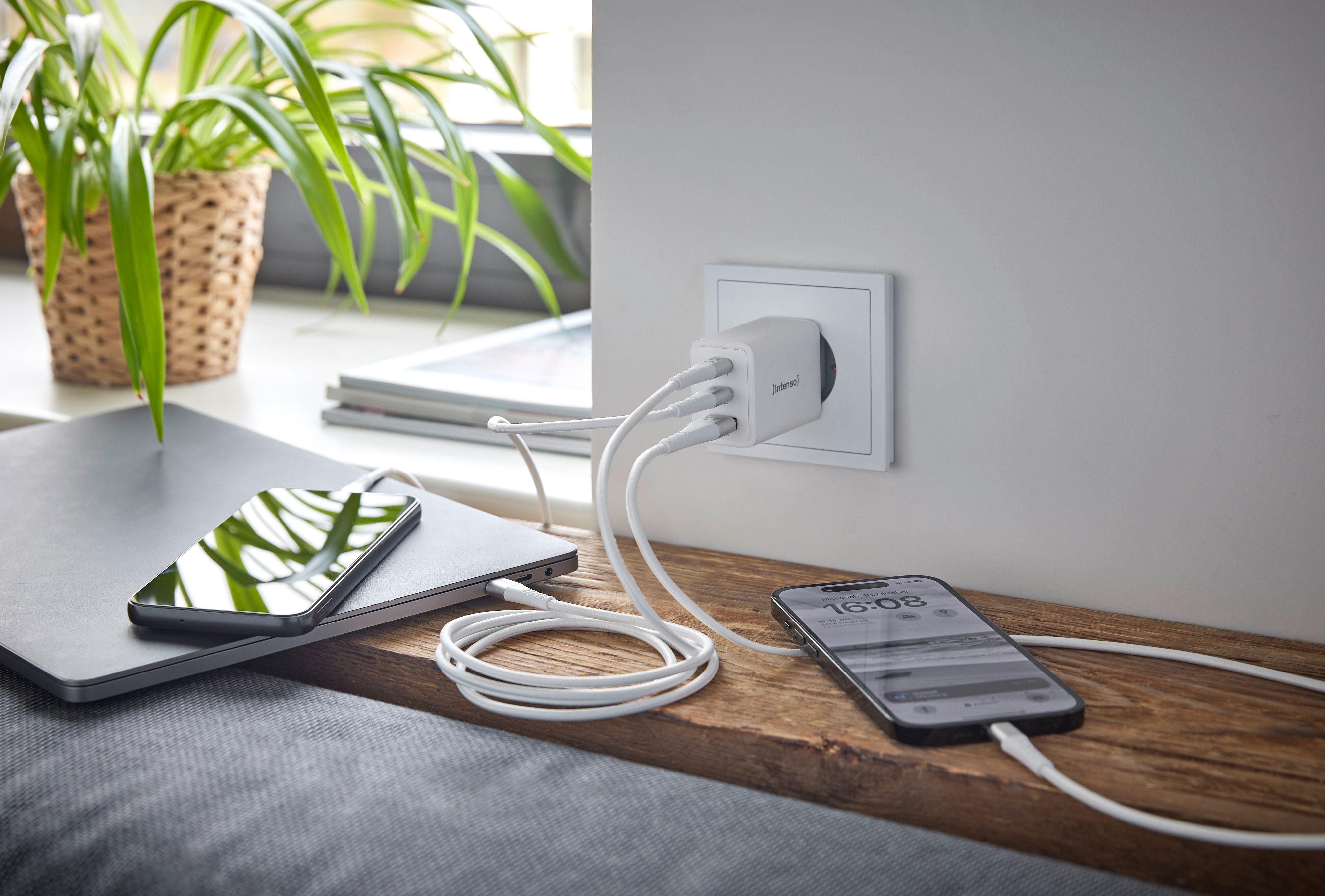 INTENSO USB-Ladegerät W65ACC 1 x USB-A und 2 x USB-C GAN,65 Watt INTENSO USB-Ladegerät W65ACC 1 x USB-A und 2 x USB-C GAN,65 Watt
