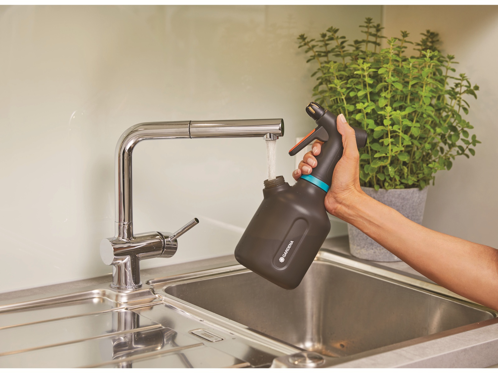 GARDENA Pumpsprüher 11112-20, 1000 ml GARDENA Pumpsprüher 11112-20, 1000 ml