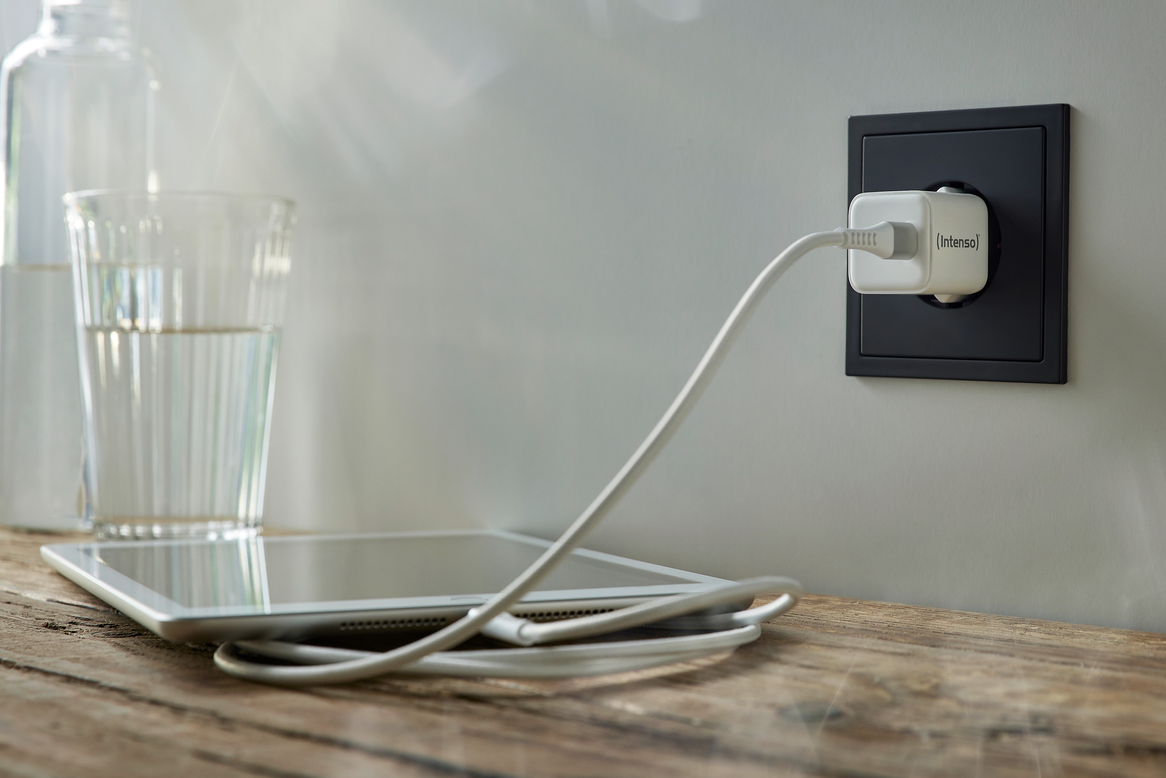 INTENSO USB-Ladegerät W30C, 1 x USB-C, 30 Watt INTENSO USB-Ladegerät W30C, 1 x USB-C, 30 Watt