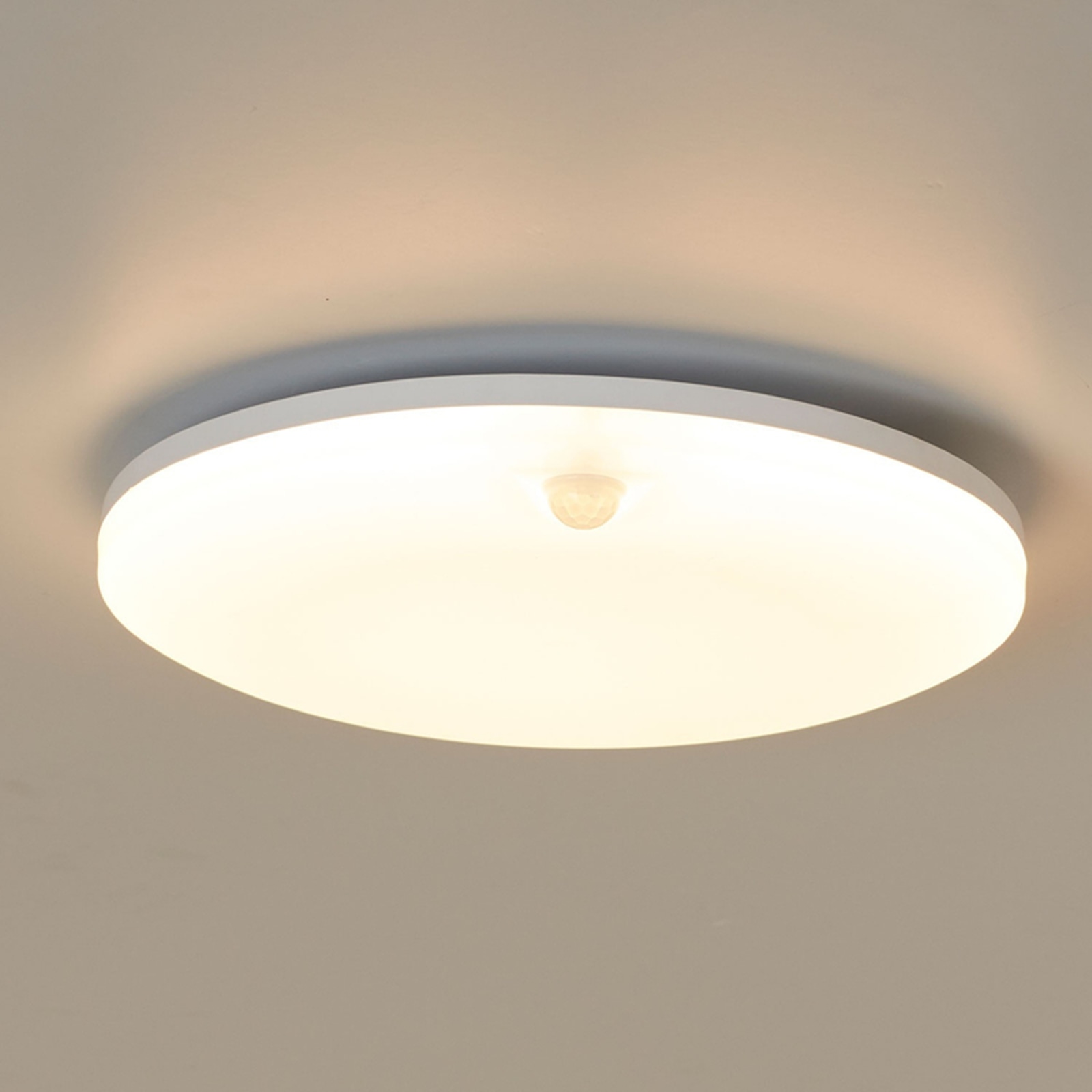 BLULAXA LED-Deckenleuchte Humina-S, 18W, 1820lm, 3000K, PIR-Sensor BLULAXA LED-Deckenleuchte Humina-S, 18W, 1820lm, 3000K, PIR-Sensor