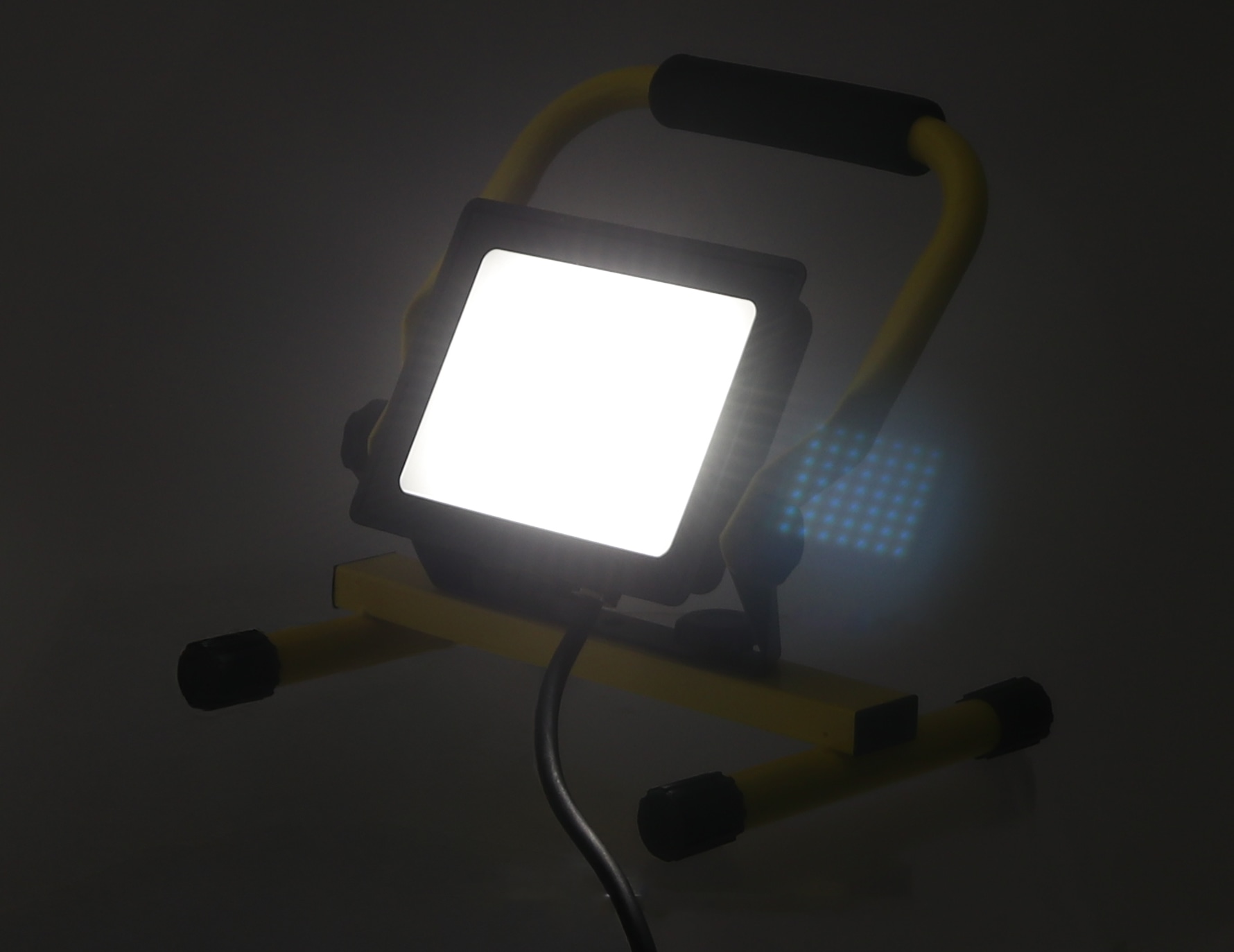 DAYLITE LED-Baustrahler LBS30, EEK: F, 30 W, 2505 lm, 4000 K, neutralweiß DAYLITE LED-Baustrahler LBS30, EEK: F, 30 W, 2505 lm, 4000 K, neutralweiß