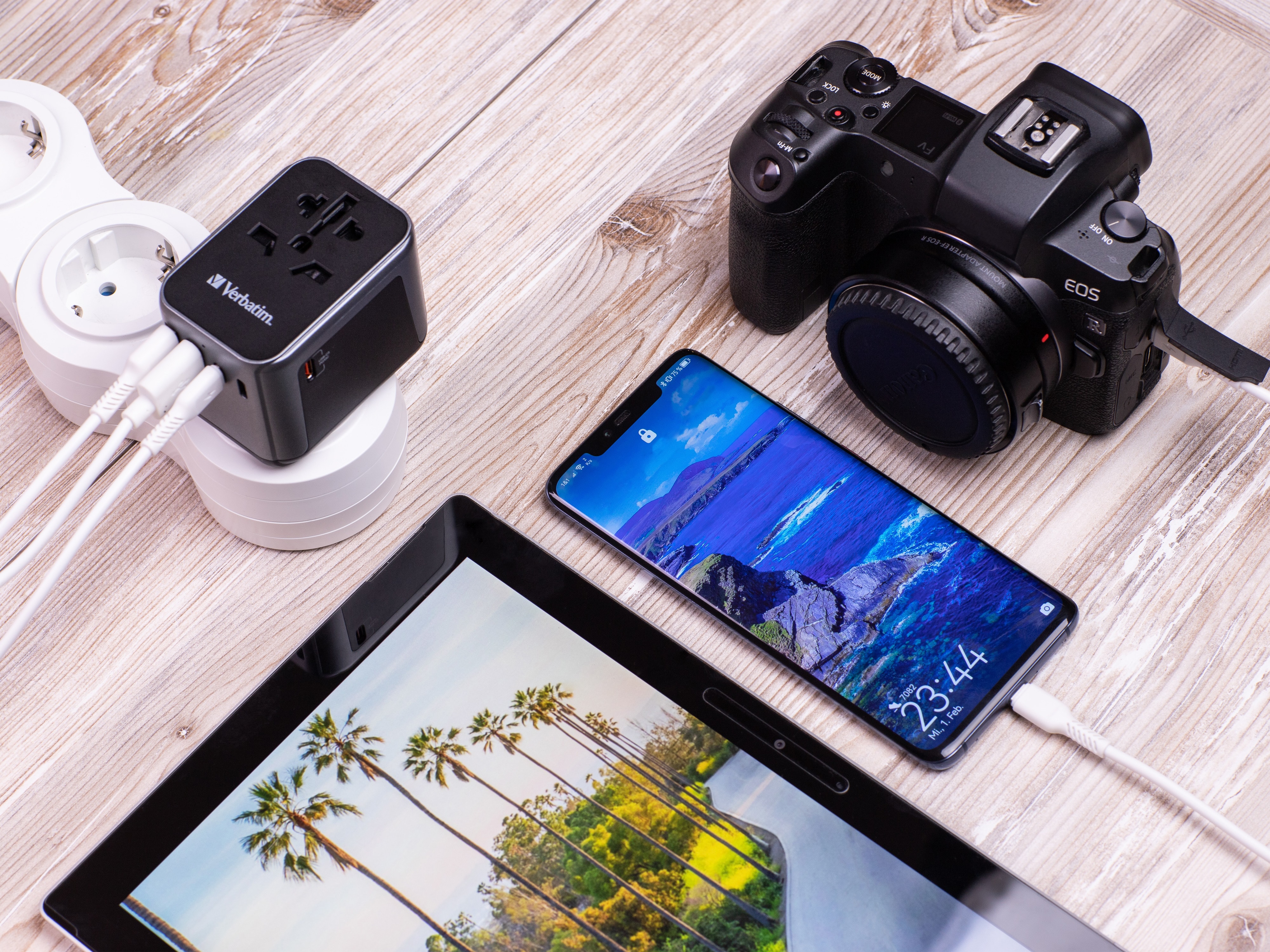 VERBATIM Universal-Reise-Adapter UTA-03, 1x Stromstecker, 2x USB-A, 3x USB-C VERBATIM Universal-Reise-Adapter UTA-03, 1x Stromstecker, 2x USB-A, 3x USB-C