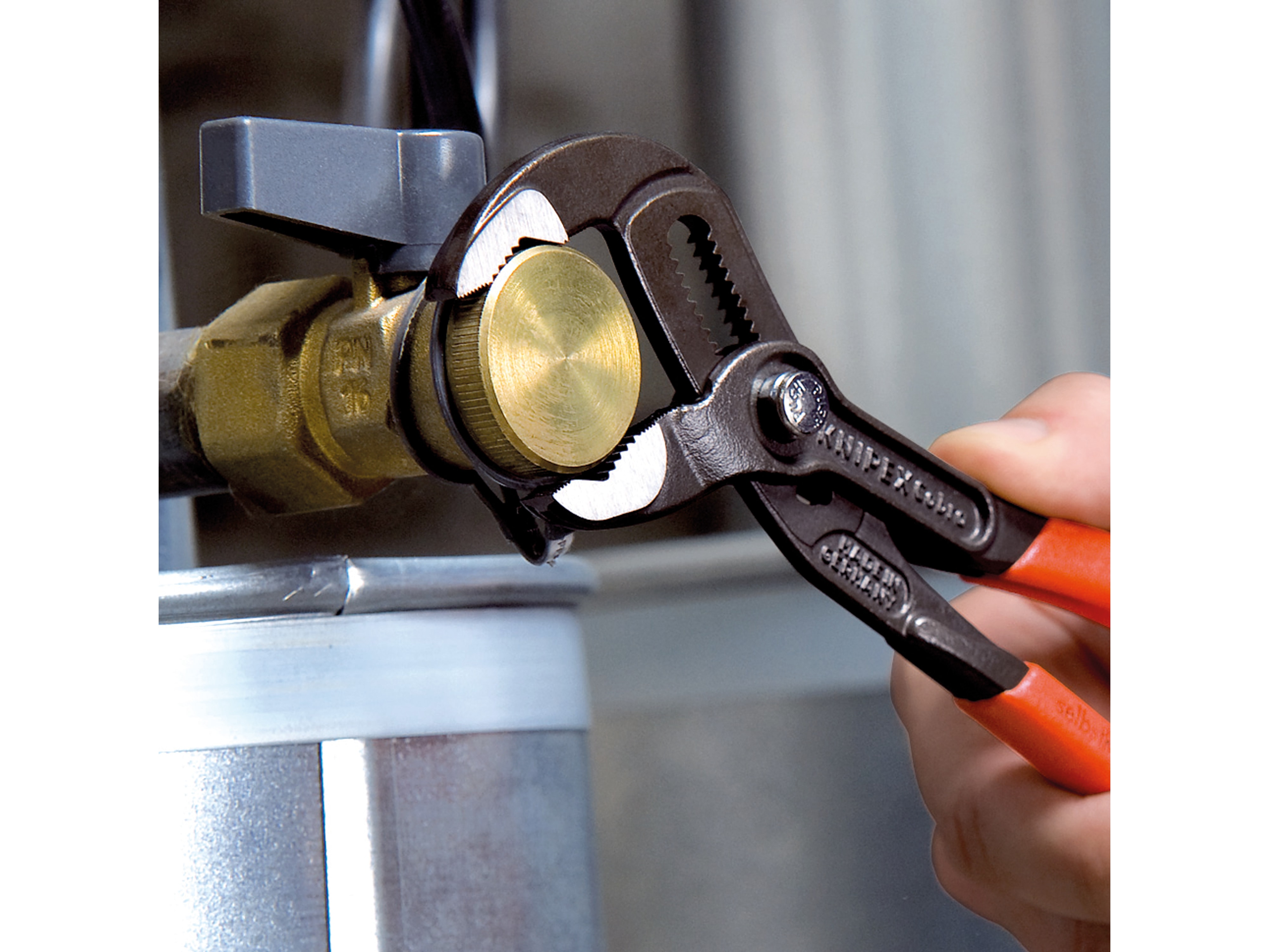 KNIPEX Wasserpumpenzange, Cobra®, 180 mm, 87 01 180 KNIPEX Wasserpumpenzange, Cobra®, 180 mm, 87 01 180