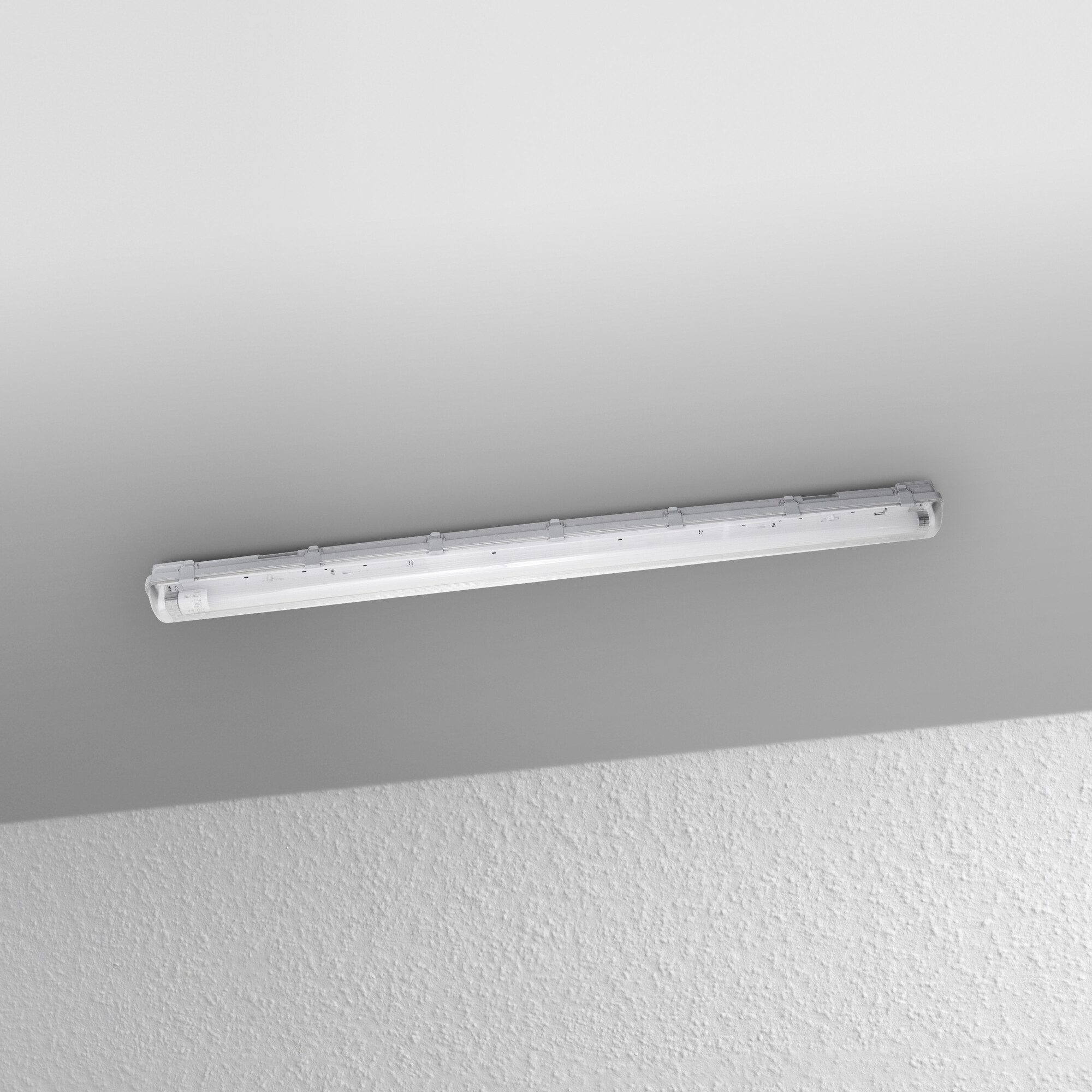 OSRAM LED-Feuchtraumleuchte Submarine, G13, 15 W, 1700 lm, 4000 K, IP65, neutralweiß, 126,1 cm OSRAM LED-Feuchtraumleuchte Submarine, G13, 15 W, 1700 lm, 4000 K, IP65, neutralweiß, 126,1 cm