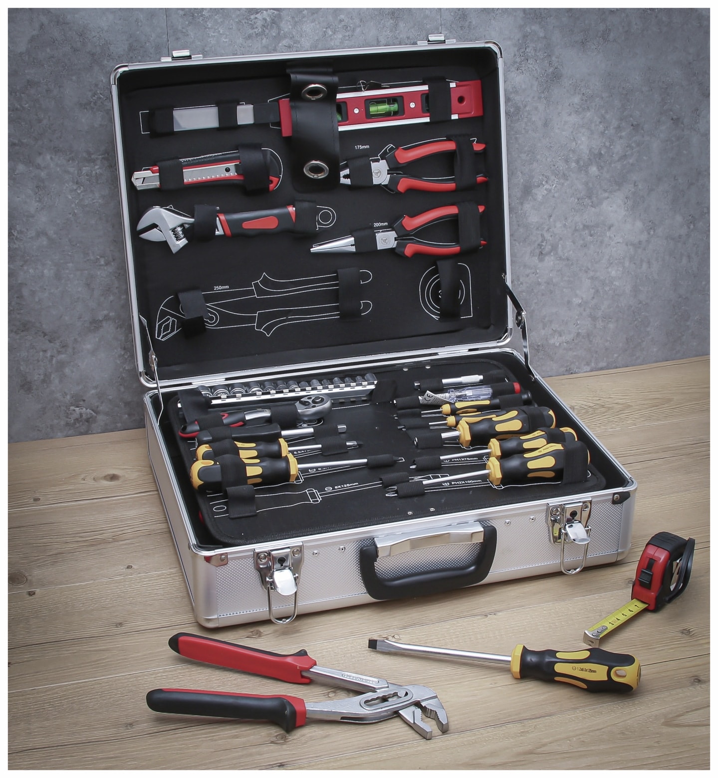 BGS TECHNIC Werkzeug-Satz 2204, im Alukoffer, 129-tlg. BGS TECHNIC Werkzeug-Satz 2204, im Alukoffer, 129-tlg.