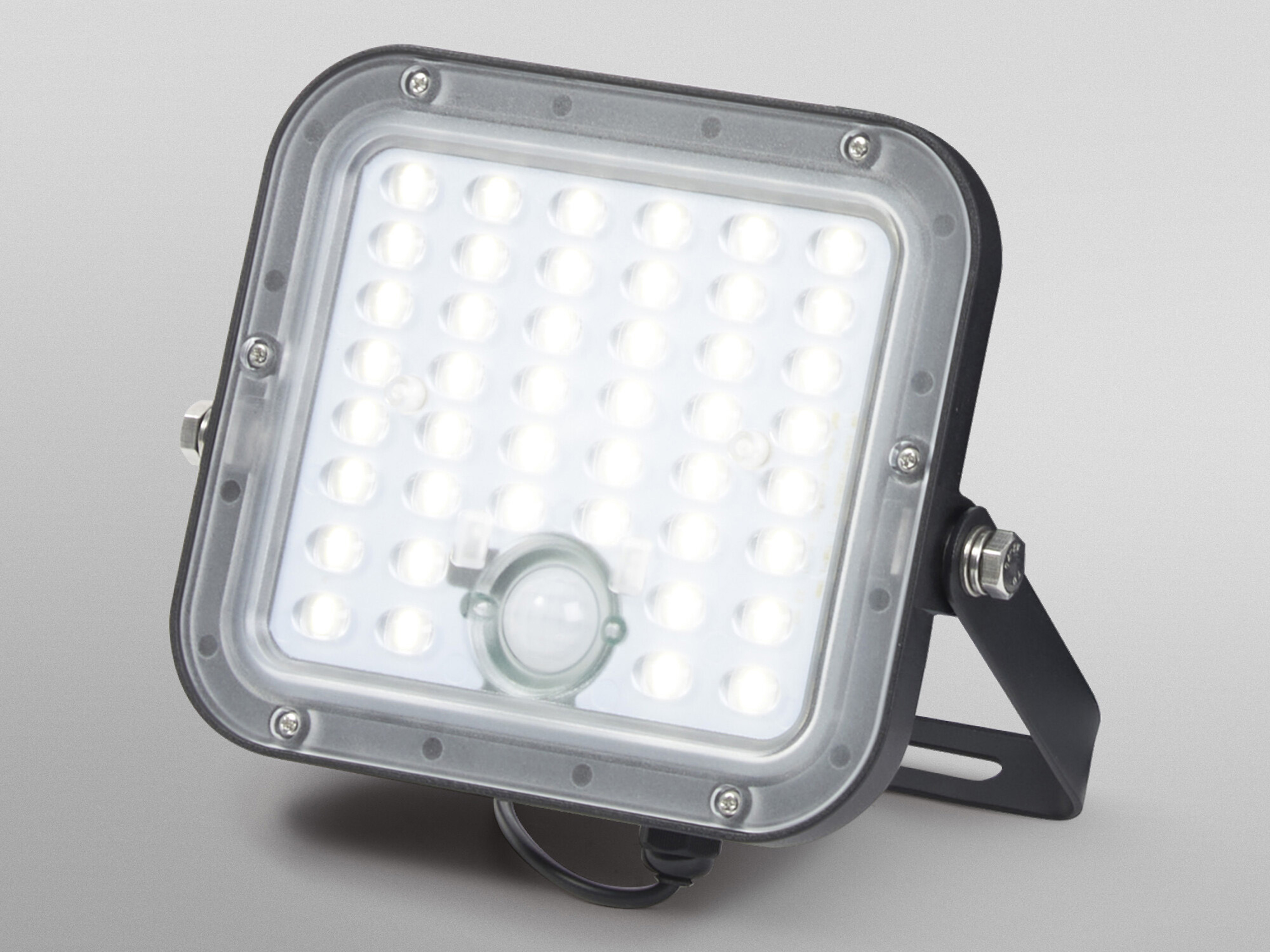 OSRAM Solar LED-Fluter, 10W, 1400lm, 4000K, schwarz OSRAM Solar LED-Fluter, 10W, 1400lm, 4000K, schwarz