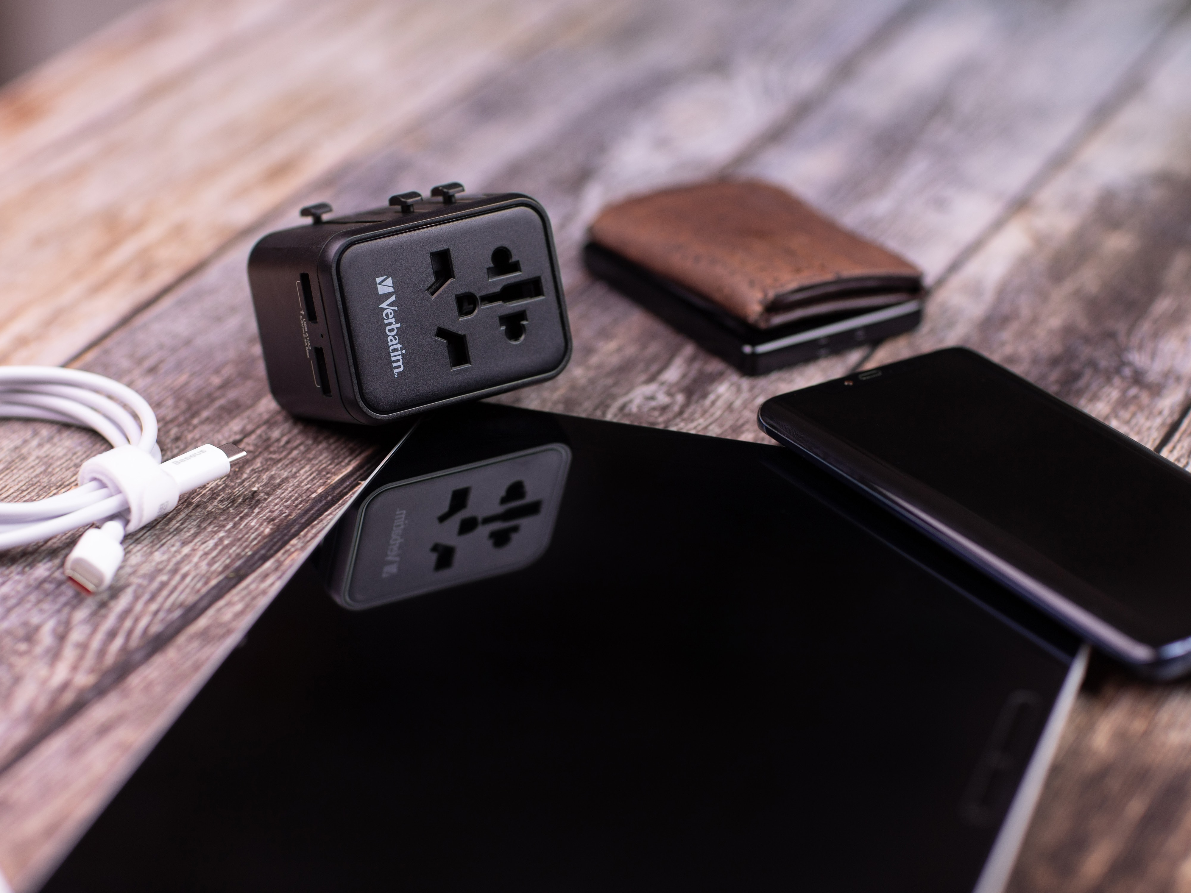 VERBATIM Universal-Reise-Adapter UTA-01, 1x Stromstecker, 2x USB-A VERBATIM Universal-Reise-Adapter UTA-01, 1x Stromstecker, 2x USB-A