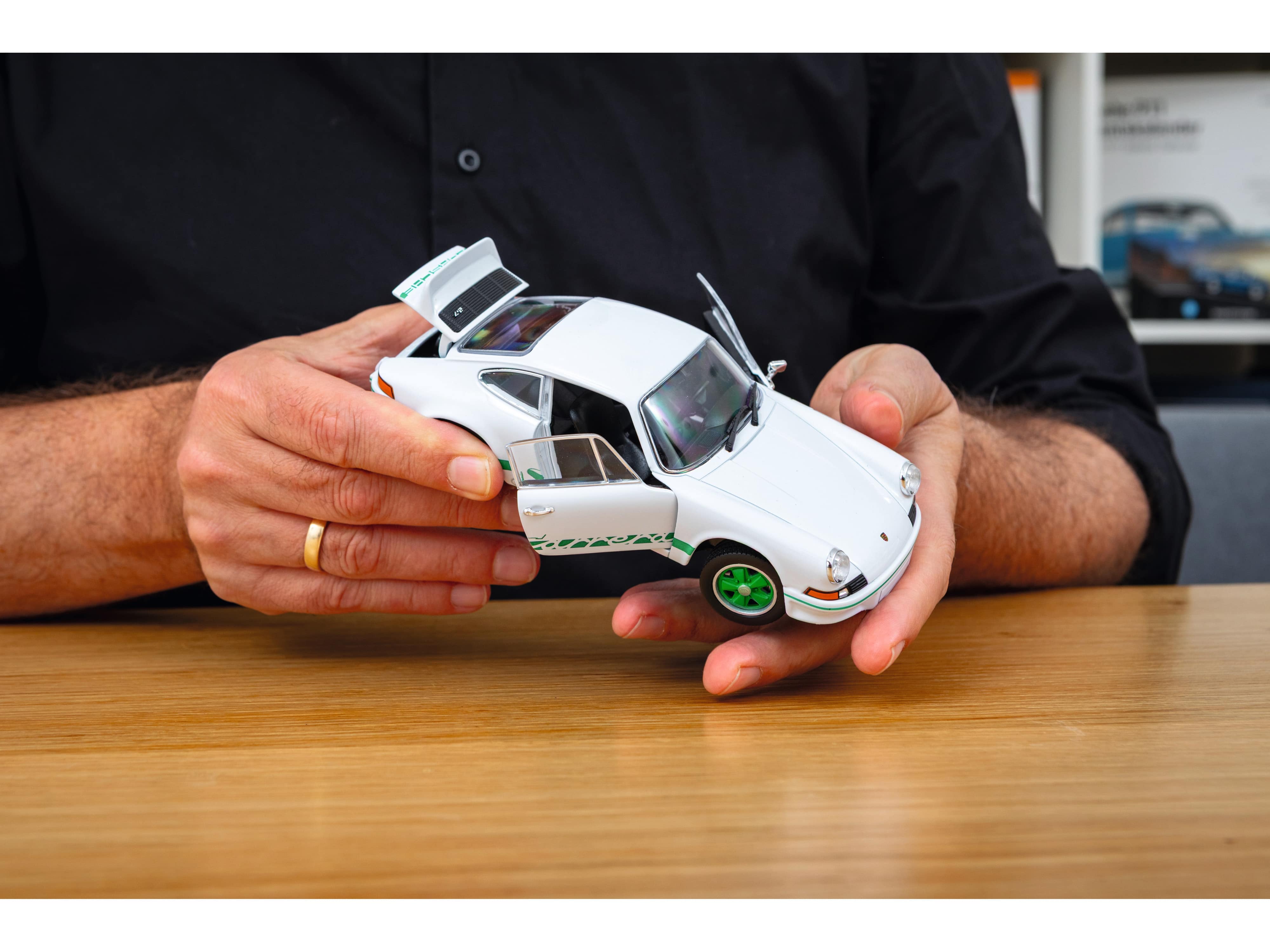 FRANZIS Build your Legend: Porsche 911 Carrera RS 2.7 FRANZIS Build your Legend: Porsche 911 Carrera RS 2.7