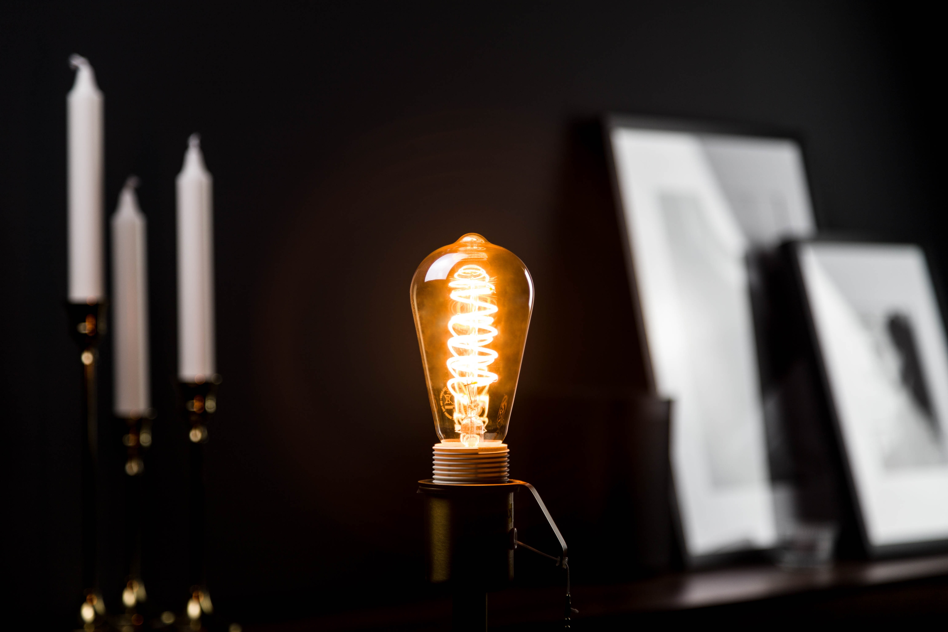 BLULAXA LED FlexFilament ST64, E27, 4,8W, 2200 K, EEK: G, 380 lm, IP20, warmweiß BLULAXA LED FlexFilament ST64, E27, 4,8W, 2200 K, EEK: G, 380 lm, IP20, warmweiß