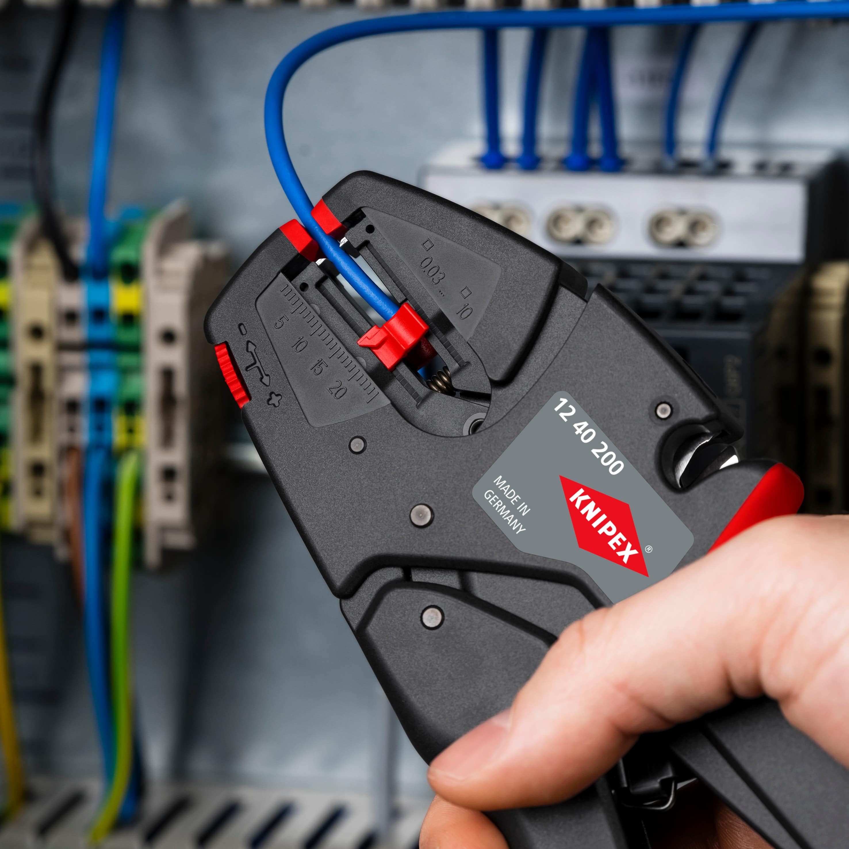 KNIPEX Selbsteinstellende Abisolierzange, 12 40 200 KNIPEX Selbsteinstellende Abisolierzange, 12 40 200