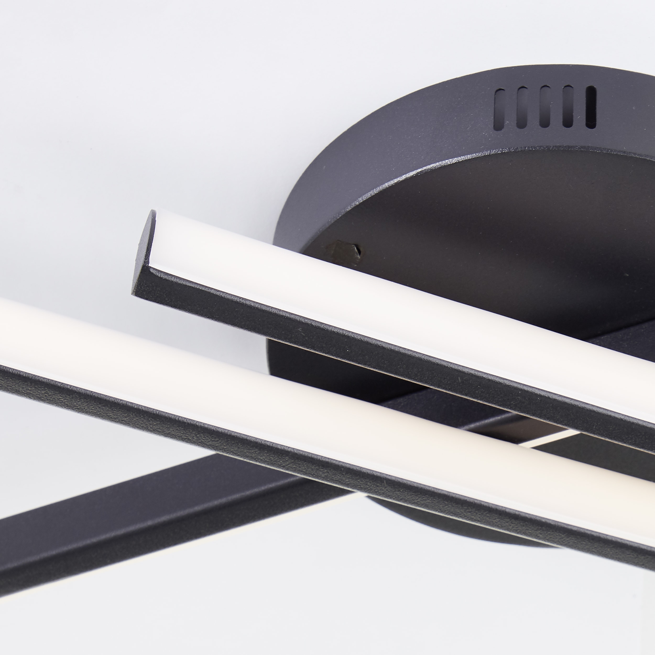 BRILLIANT LED-Deckenleuchte, 24 W, 3000 K, 2800 lm, warmweiß, IP20, schwarz BRILLIANT LED-Deckenleuchte, 24 W, 3000 K, 2800 lm, warmweiß, IP20, schwarz