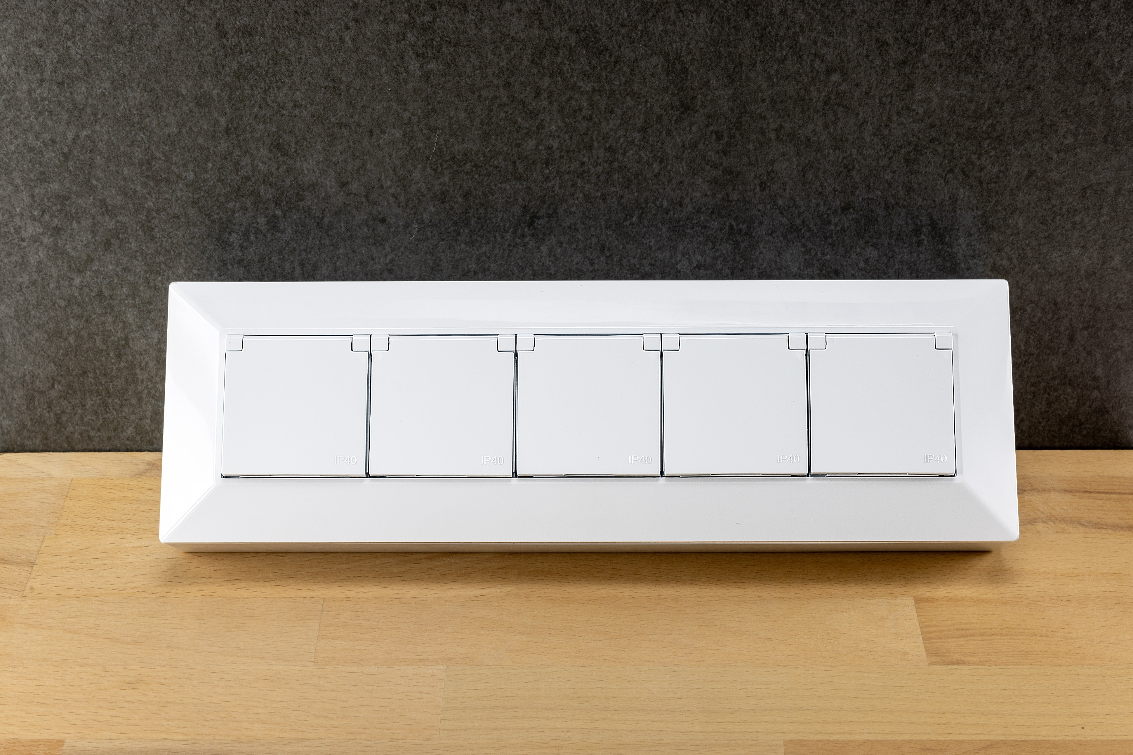 CHILITEC Steckdosenblock 23940, 5-fach, mit Schutzklappen, 250V/16A, weiß