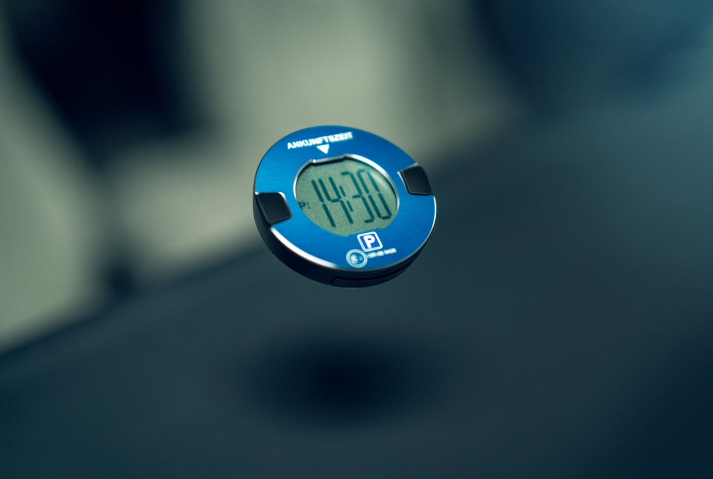 OOONO Elektronische Parkscheibe, P-DISC NO1, blau OOONO Elektronische Parkscheibe, P-DISC NO1, blau