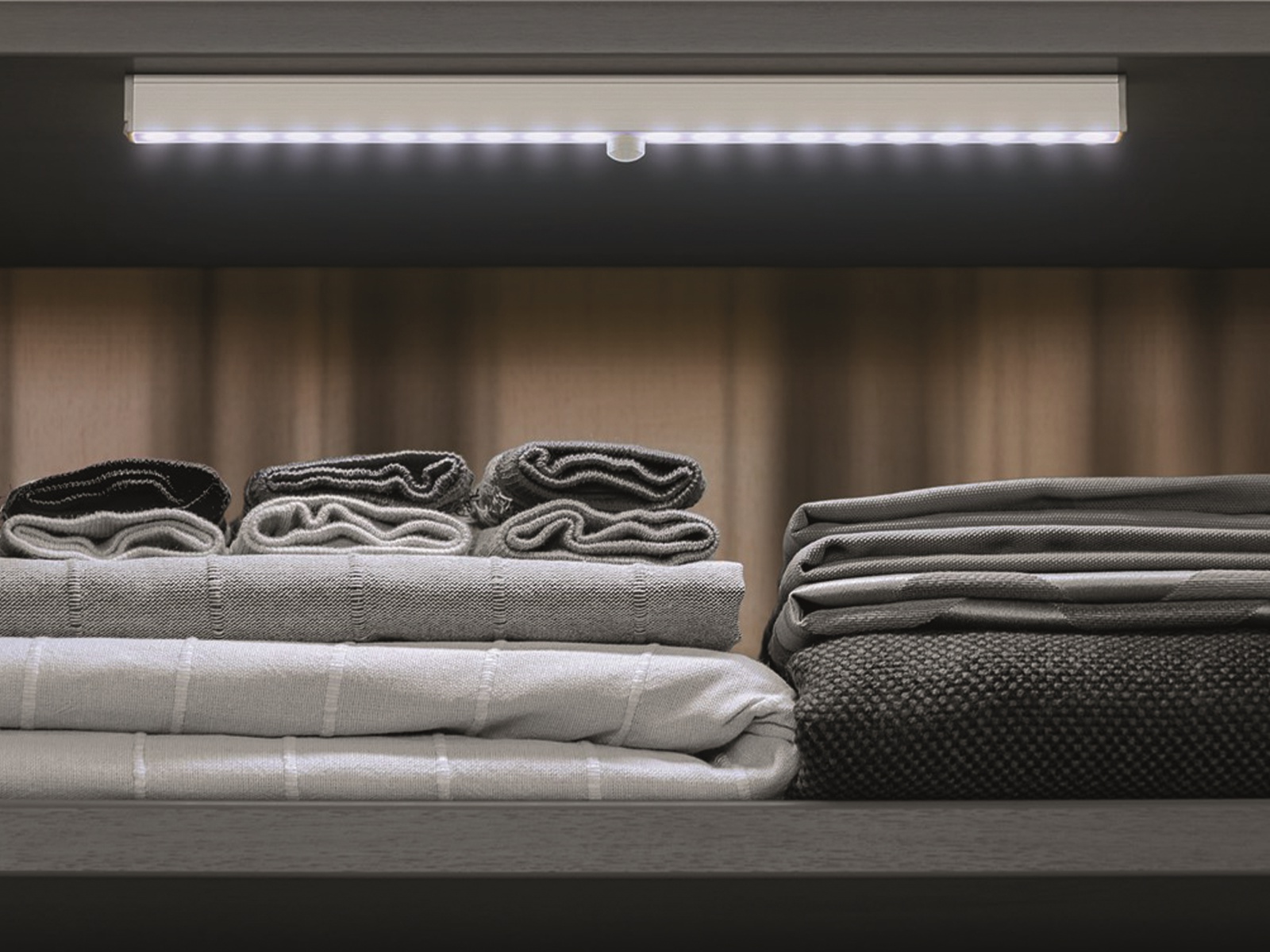 GOOBAY LED-Lichtleiste mit Bewegungsmelder, batteriebetrieb, alu GOOBAY LED-Lichtleiste mit Bewegungsmelder, batteriebetrieb, alu