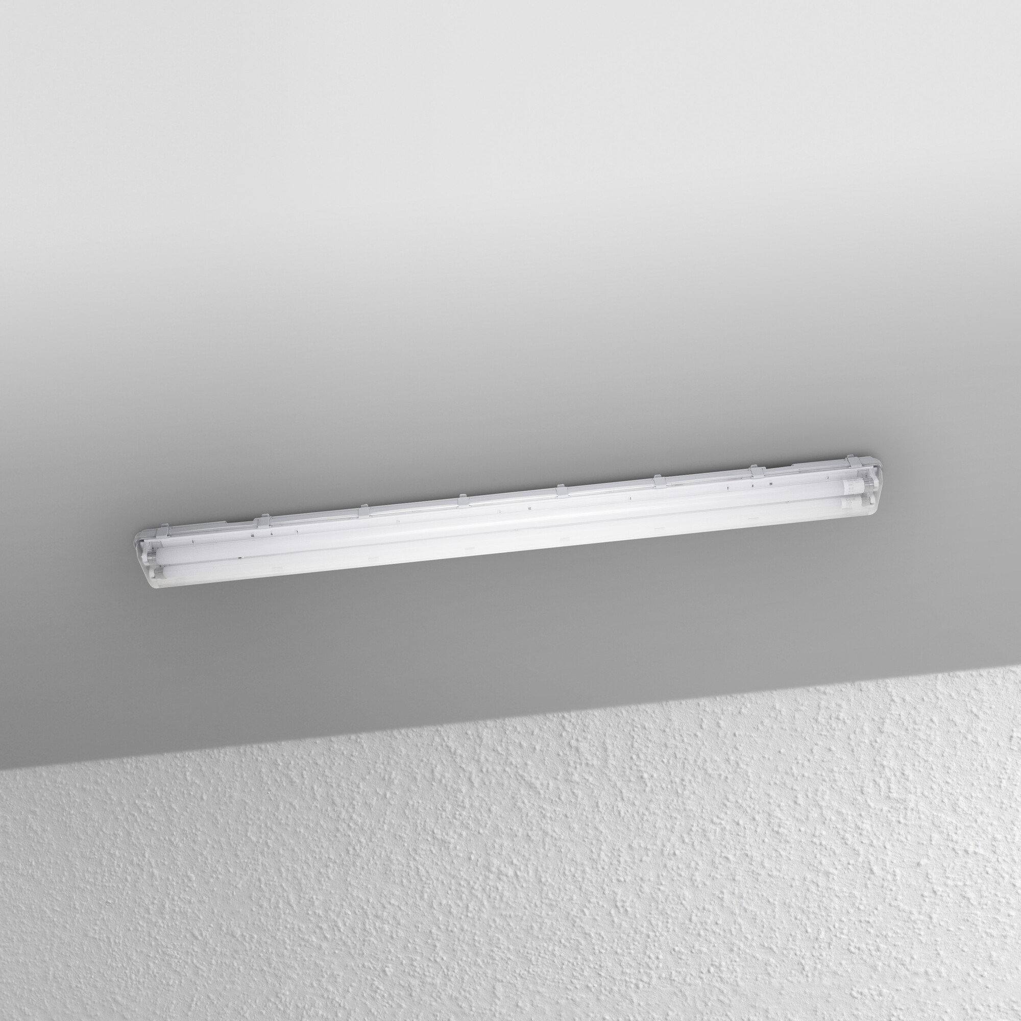 OSRAM LED-Feuchtraumleuchte Submarine, G13, 38 W, 3800 lm, 4000 K, IP65, neutralweiß, 156,1 cm OSRAM LED-Feuchtraumleuchte Submarine, G13, 38 W, 3800 lm, 4000 K, IP65, neutralweiß, 156,1 cm