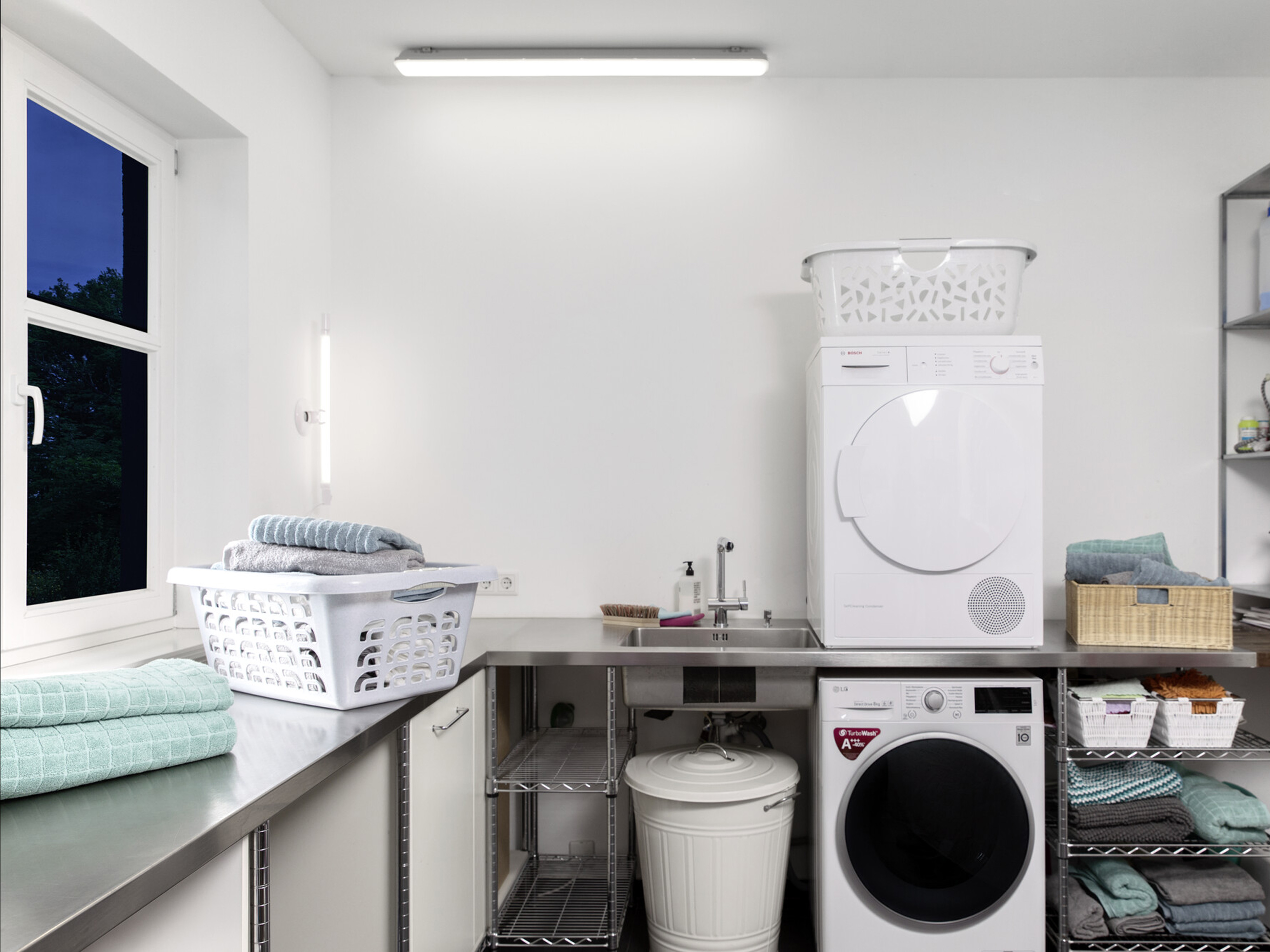 OSRAM LED-Feuchtraumleuchte, 48W, 4000lm, 4000K, IP65, neutralweiß, 1,5m OSRAM LED-Feuchtraumleuchte, 48W, 4000lm, 4000K, IP65, neutralweiß, 1,5m