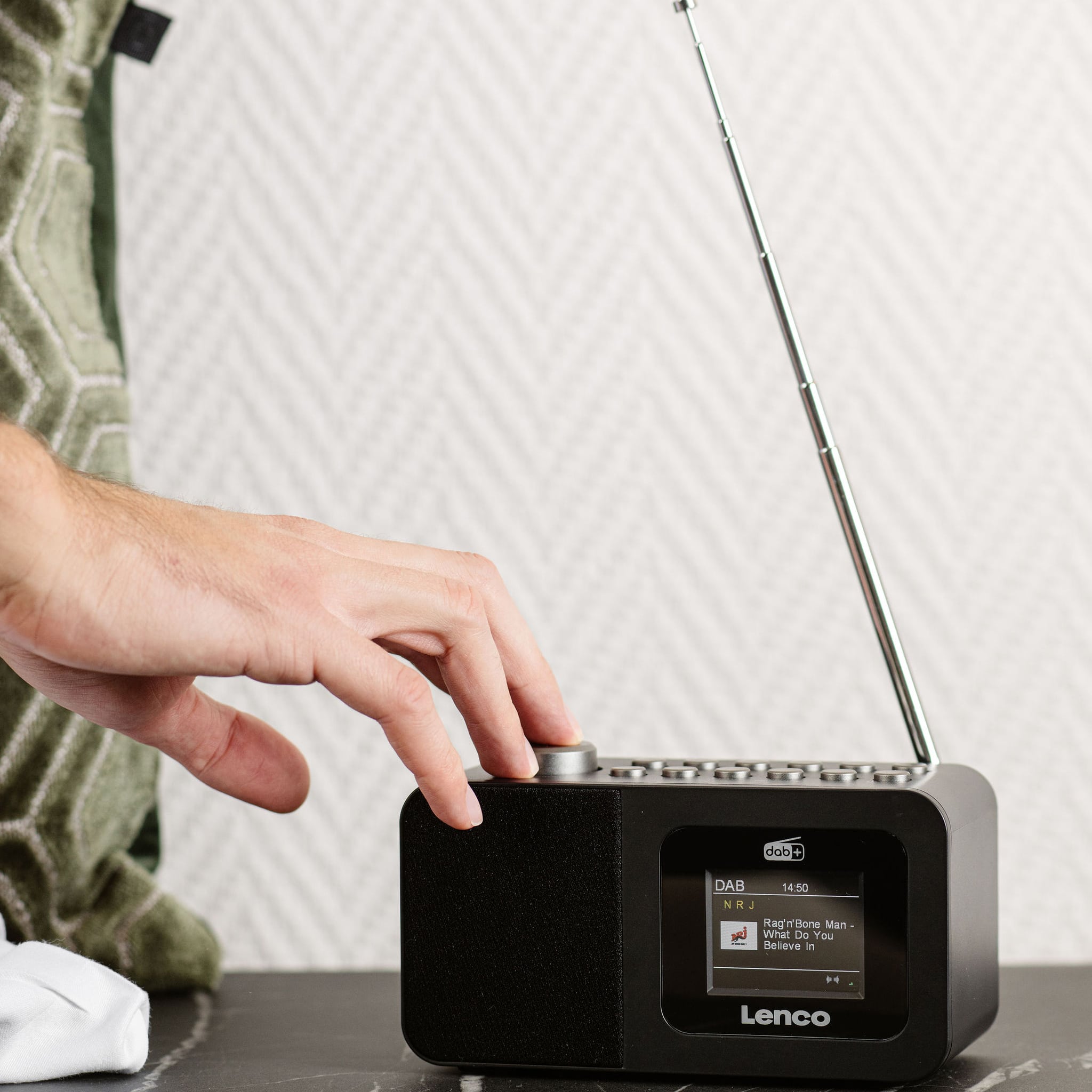 LENCO DAB+/FM Uhrenradio, Bluetooth, Farbdisplay LENCO DAB+/FM Uhrenradio, Bluetooth, Farbdisplay