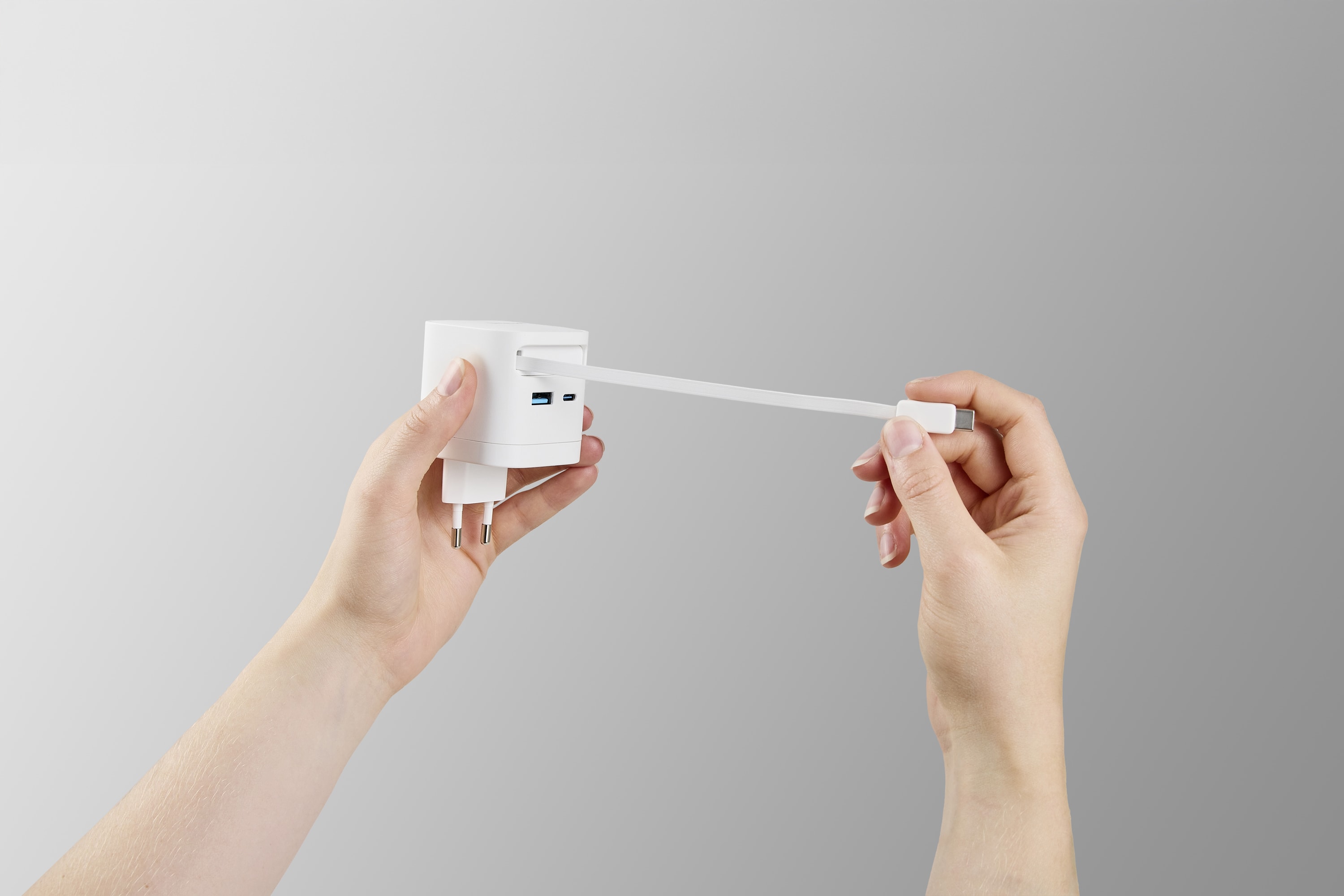 INTENSO Schnellladegerät, 65 W, ausziehbares USB-C Kabel, EU-Stecker, weiß INTENSO Schnellladegerät 7806520, 65 W, weiß