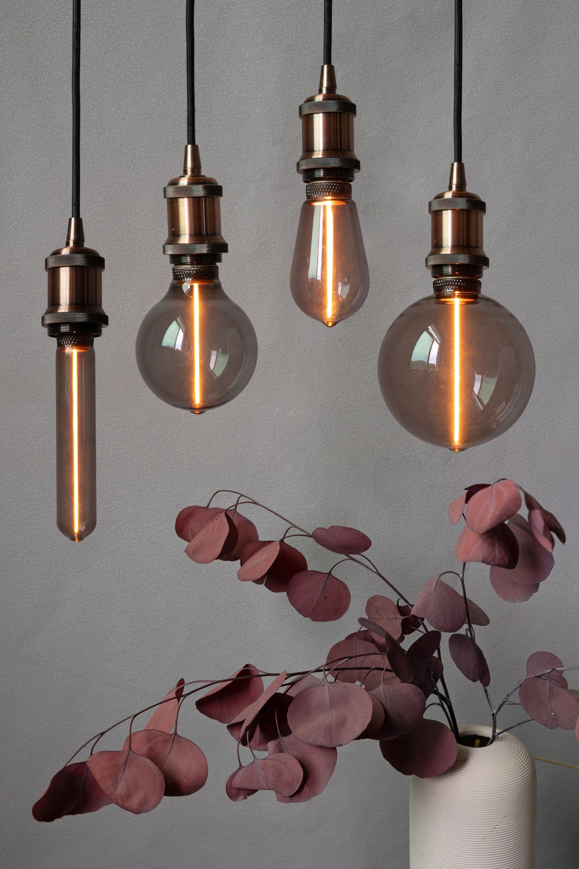 LUXULA LED-Filament-Lampe, Line Smoke, E27, 2W, 40lm, 1800K LUXULA LED-Filament-Lampe, Line Smoke, E27, 2W, 40lm, 1800K