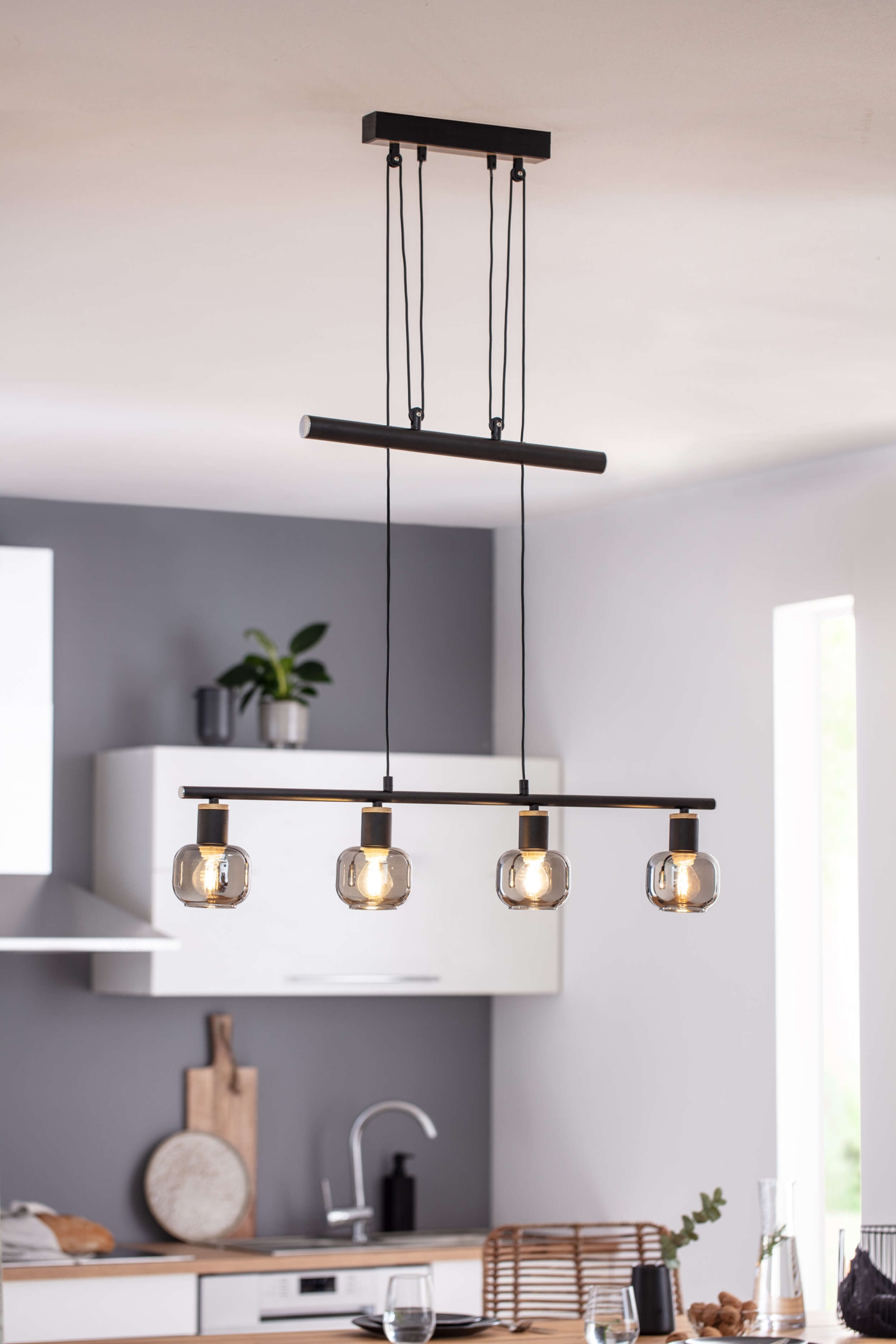 NÄVE Pendelleuchte 7090422, 40W, 4xE14, schwarz/natur NÄVE Pendelleuchte 7090422, 40W, 4xE14, schwarz/natur
