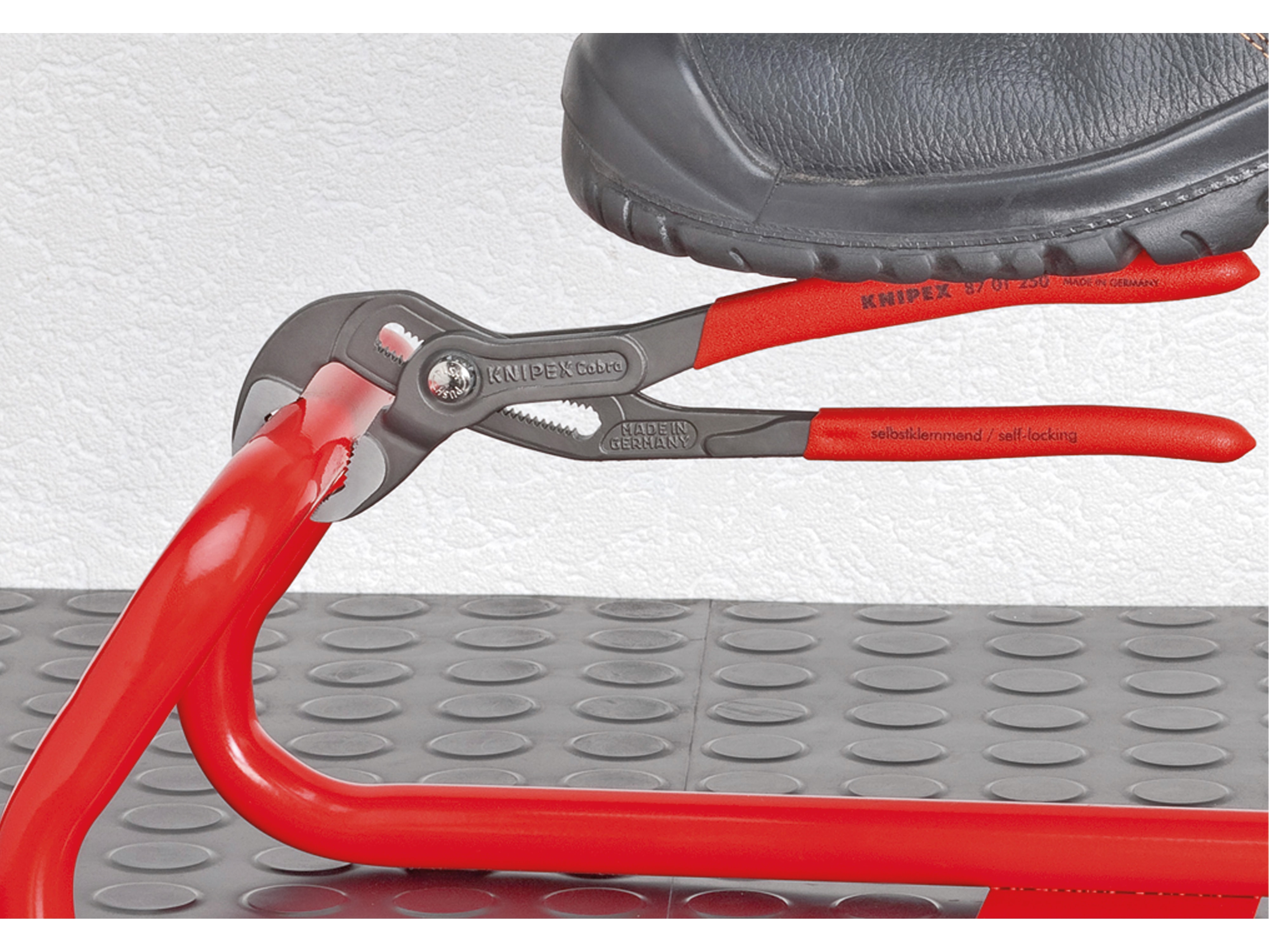 KNIPEX Wasserpumpenzange, Cobra®, 250 mm, 87 01 250 KNIPEX Wasserpumpenzange, Cobra®, 250 mm, 87 01 250