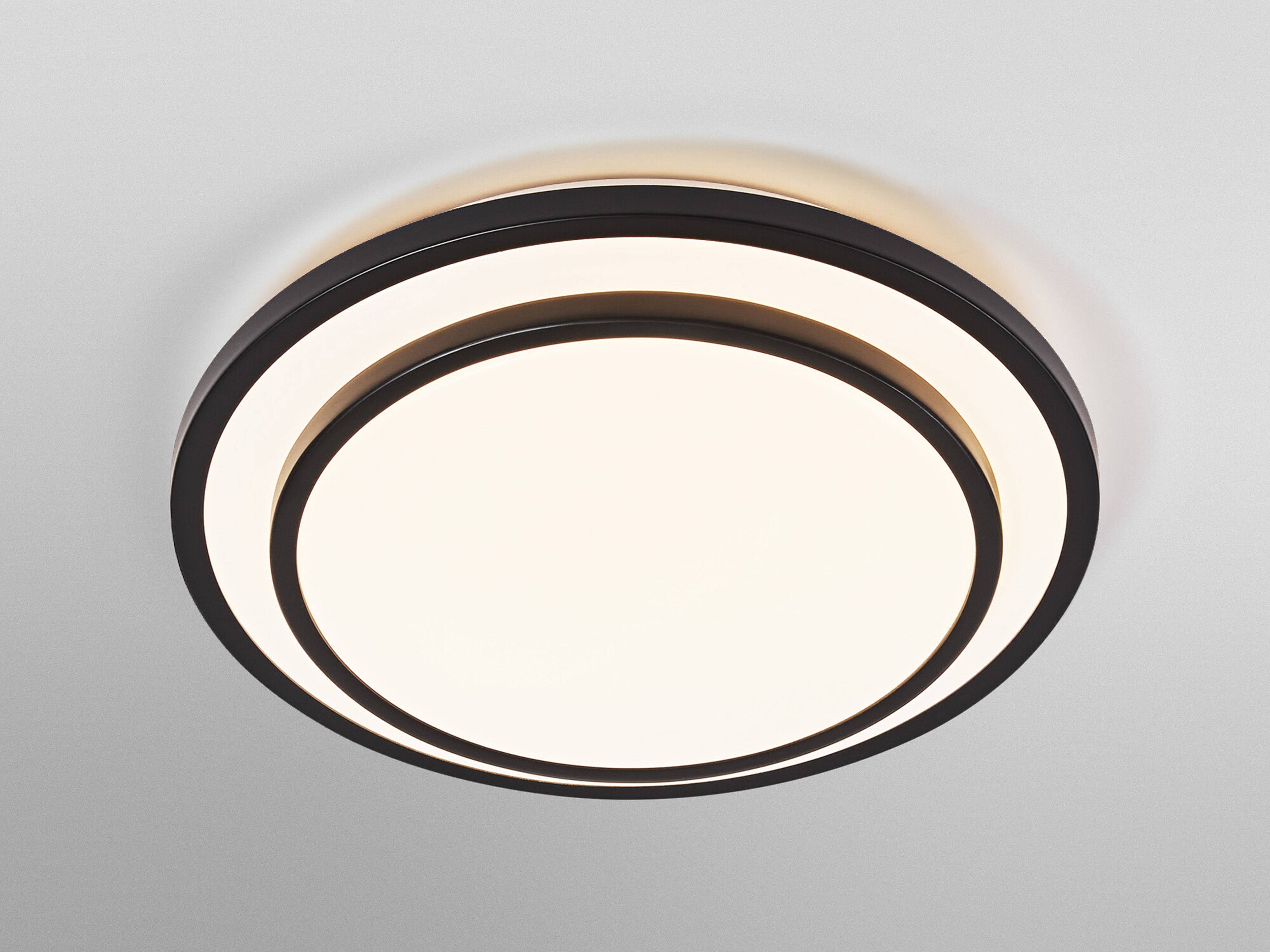 OSRAM LED-Deckenleuchte, 16W, 3000K, 1000lm, warmweiß, IP20, schwarz, Ø30cm OSRAM LED-Deckenleuchte, 16W, 3000K, 1000lm, warmweiß, IP20, schwarz, Ø30cm