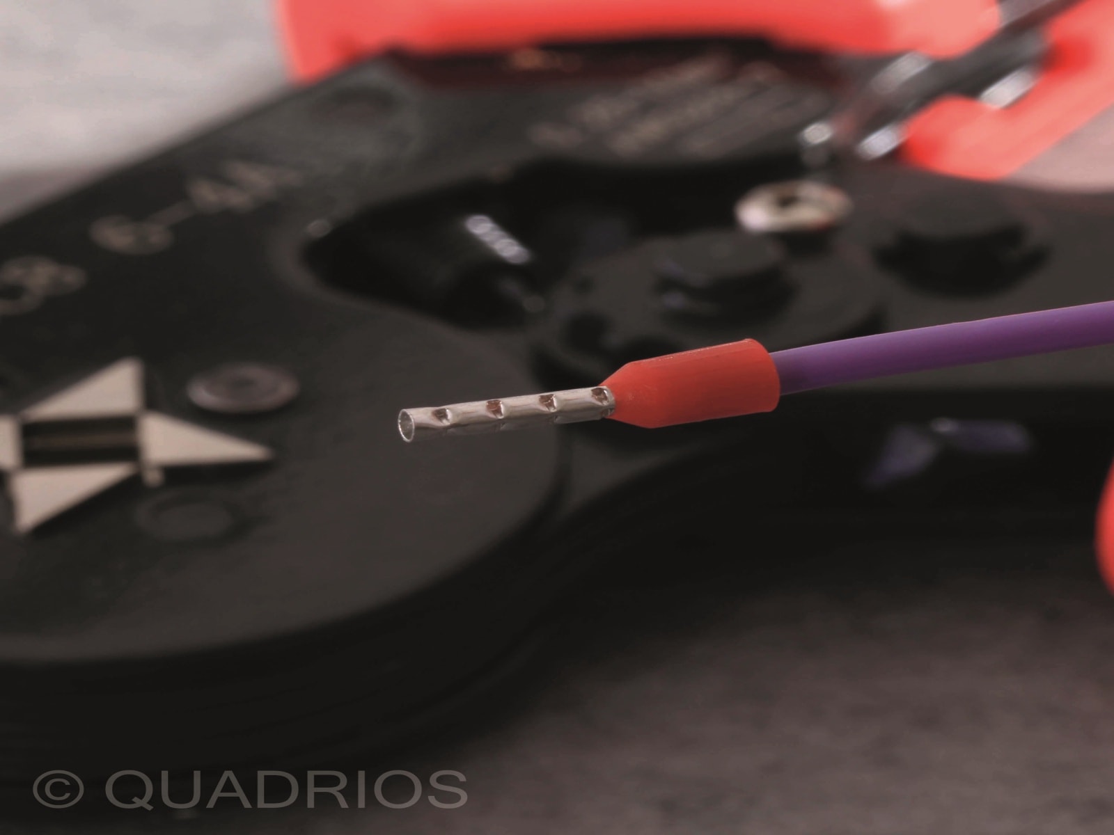 QUADRIOS Aderendhülse 22C430, 4 mm², Grau, Teilisoliert, 100 Stück QUADRIOS Aderendhülse, 22C430, 4 mm², Grau, Teilisoliert, 100 St.
